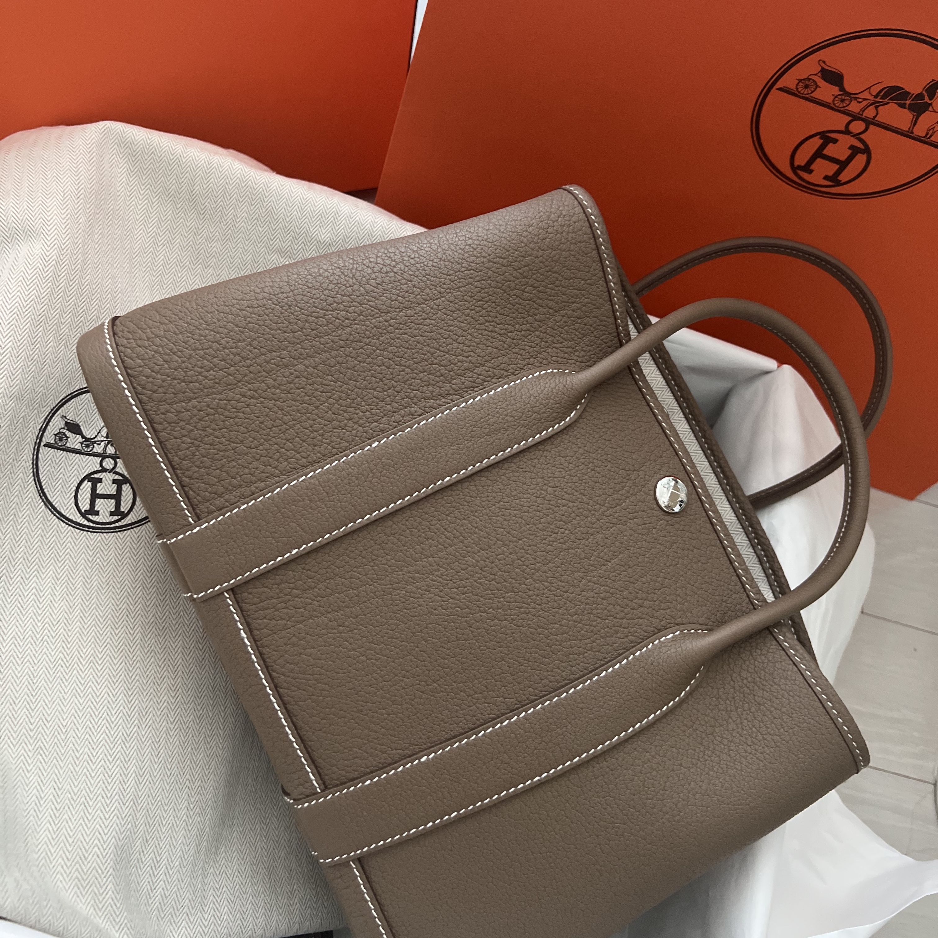 Hermes Garden Party 30 Bag Negonda & Palladium Etoupe 착용 스타일