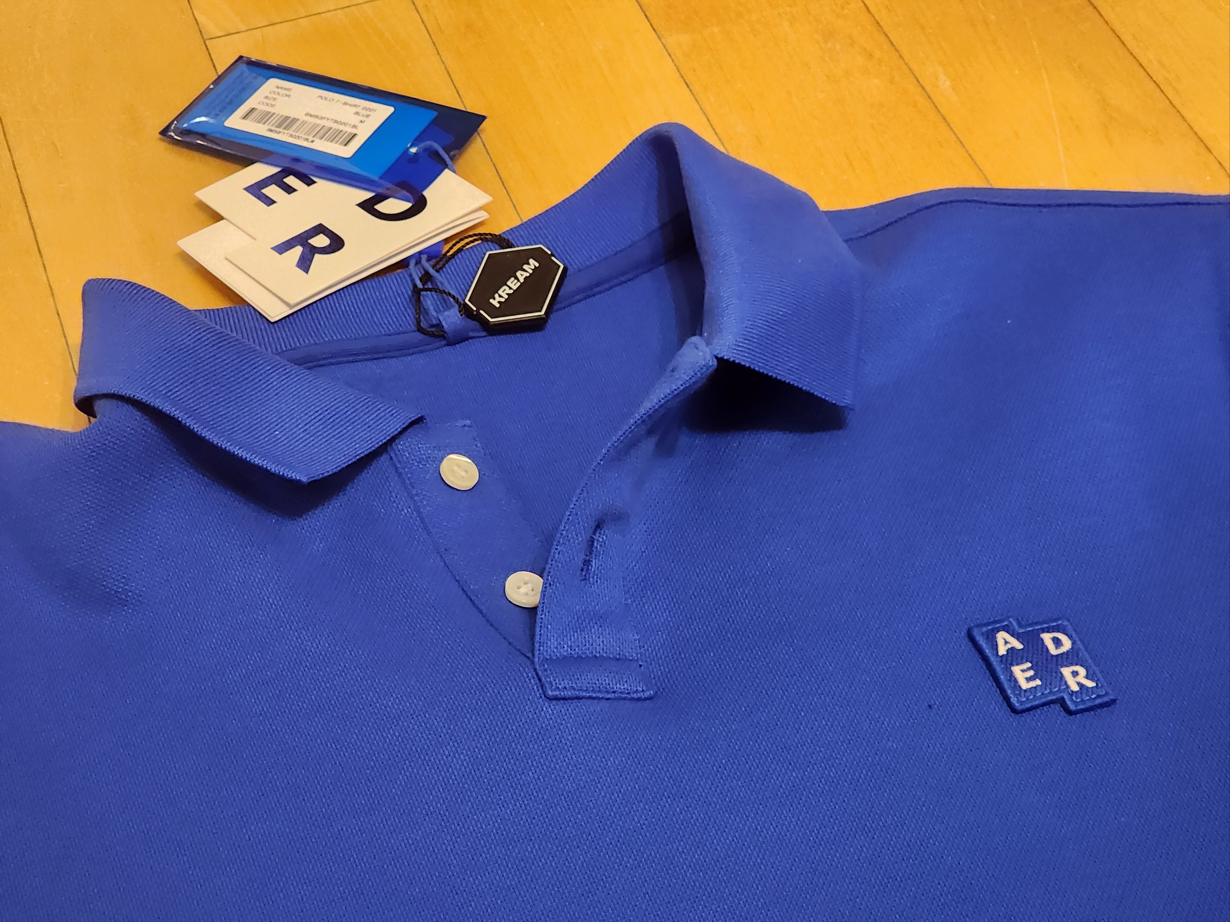 Ader Error Sig; TRS Tag Polo T-Shirt 01 Z-Blue 착용 스타일 - 1