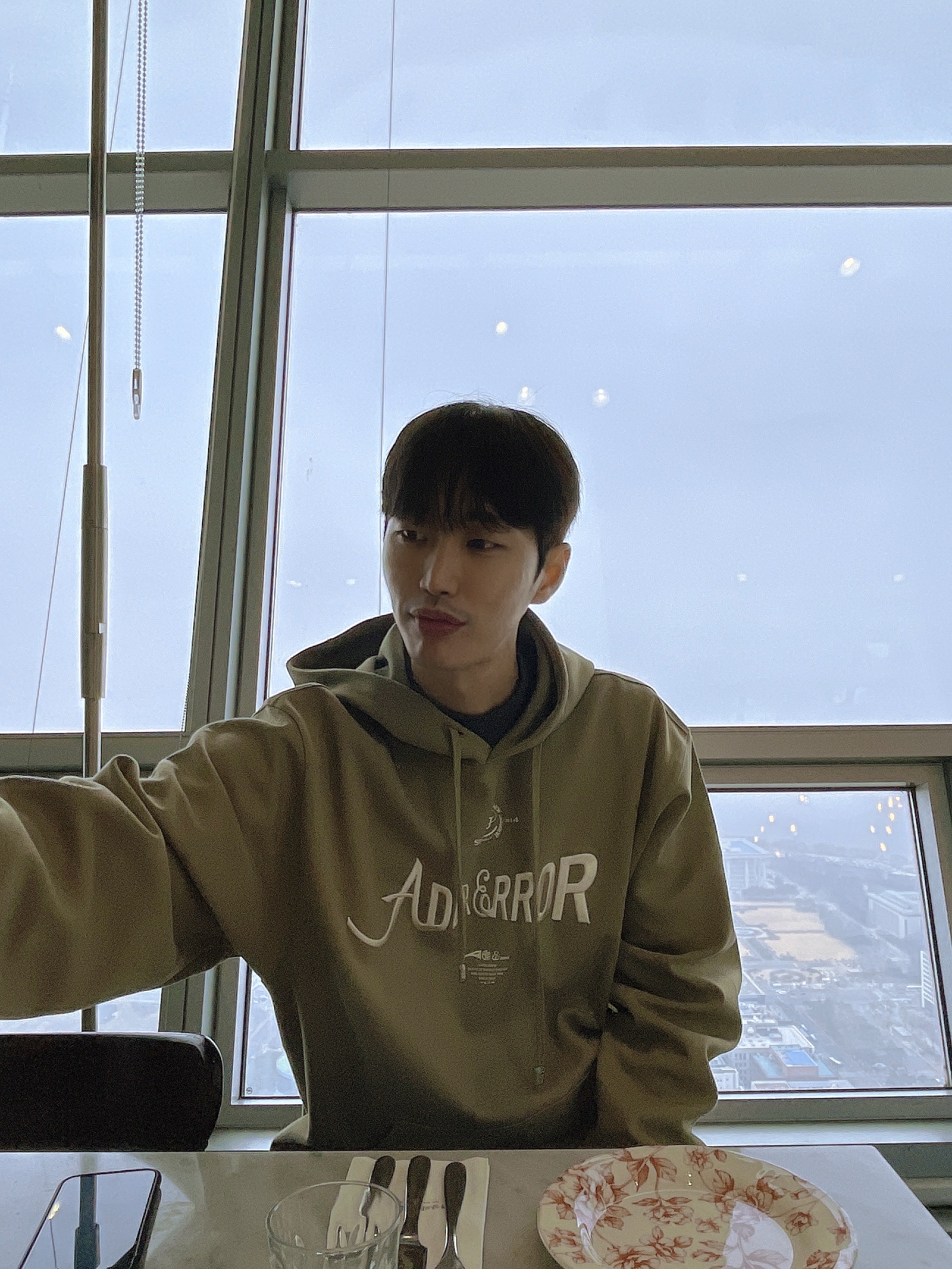Ader Error Verif Logo Hoodie Navy 착용 스타일 - 1