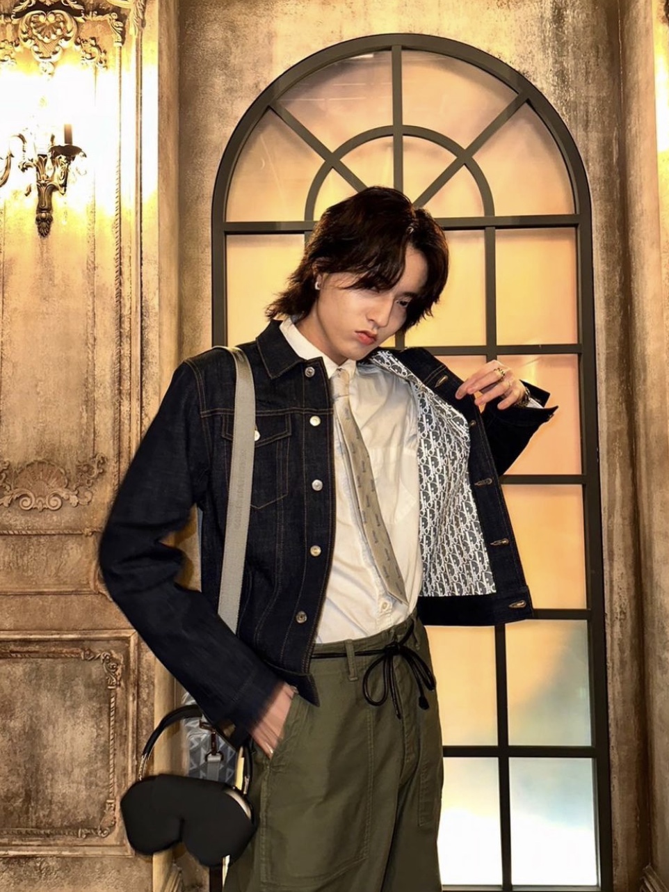 Dior Oblique Raw Cotton Denim Blouson Blue, Apple AirPods Max Lightning Space Gray (Korean Ver.) 착용 스타일