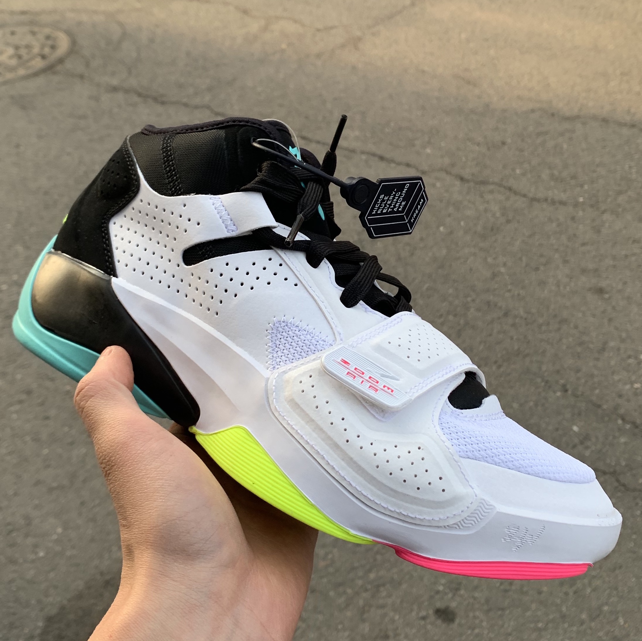 Jordan Zion 2 PF White Black 착용 스타일 - 3