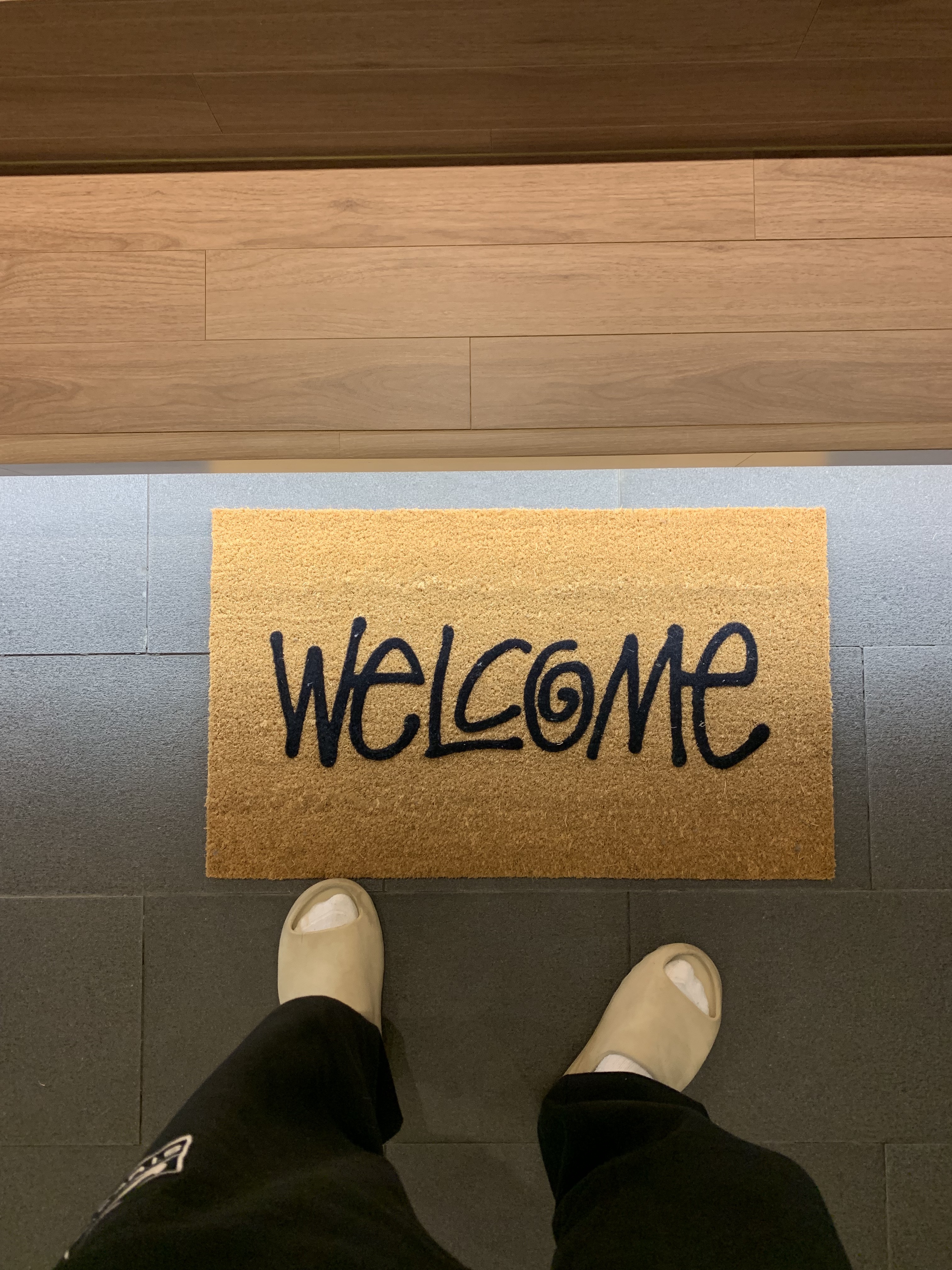 Stussy Welcome Mat Cocoa 착용 스타일 - 3