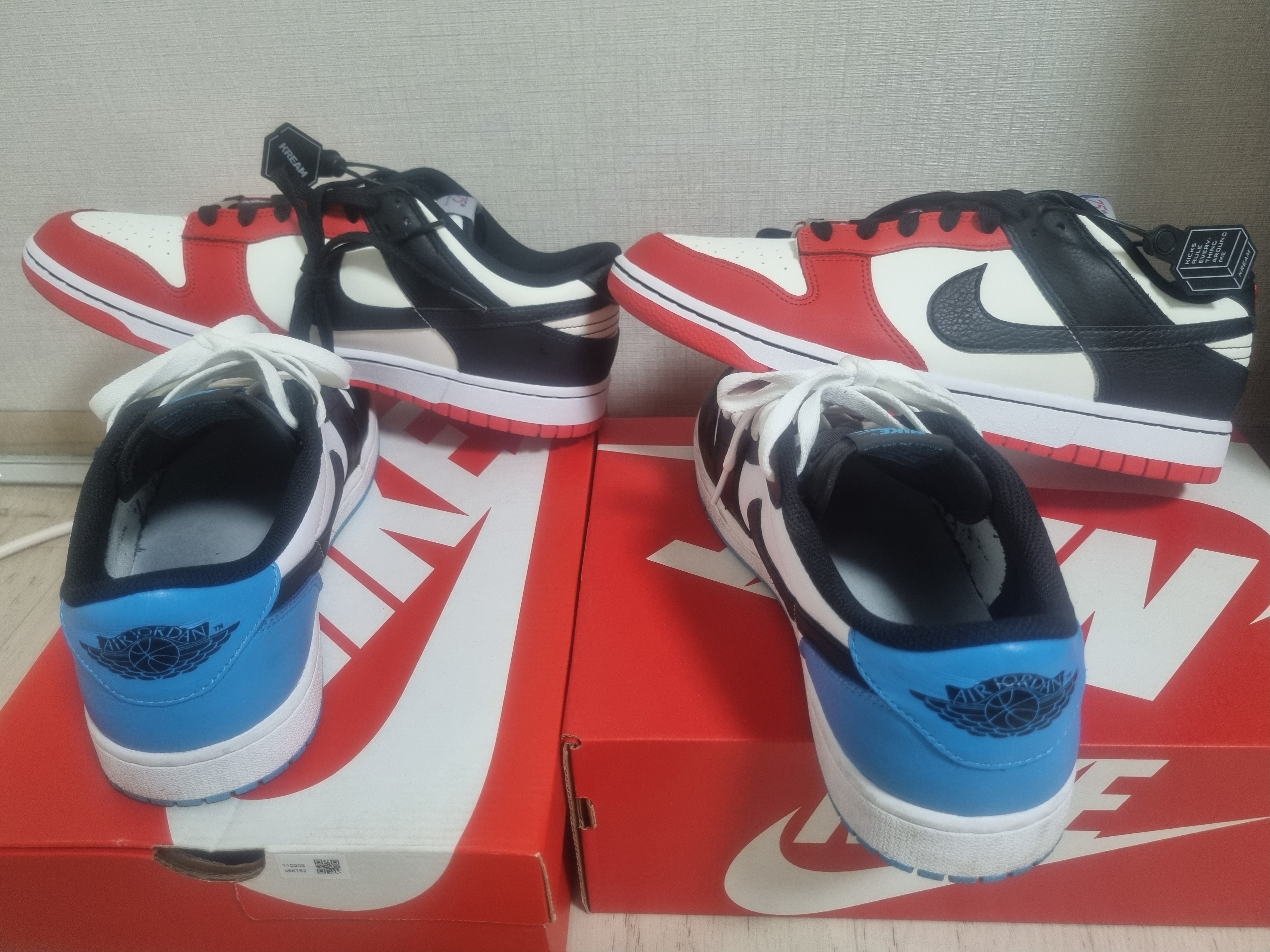Nike x NBA Dunk Low Retro EMB Black and Chile Red, Jordan 1 Retro Low OG Black and Dark Powder Blue 착용 스타일 - 1