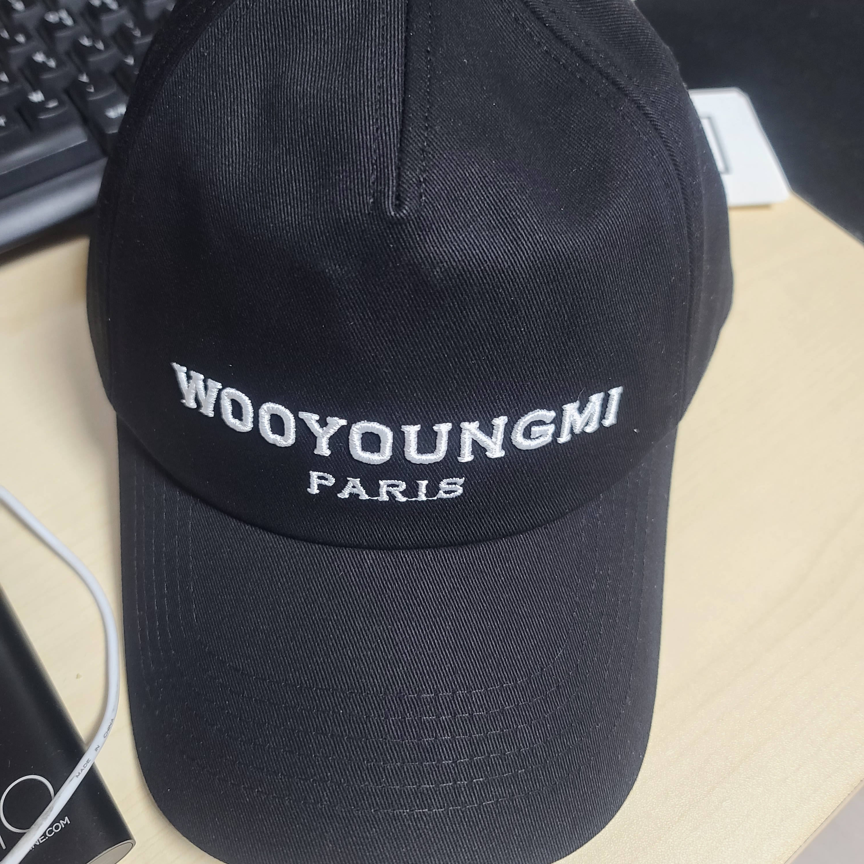 Wooyoungmi Embroidered Ball Cap Black - 23SS 착용 스타일 - 2
