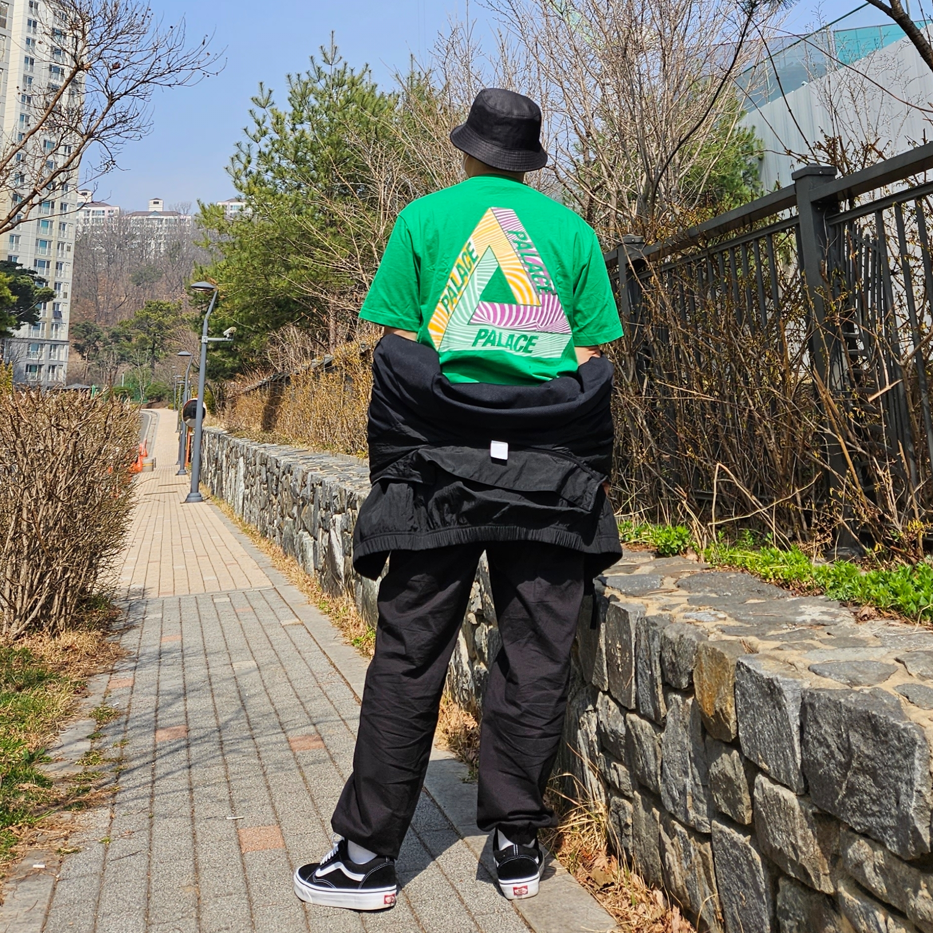 Palace Tri-Tex T-Shirt Green - 20SS, Stussy Grid Basic Bucket Hat Black 착용 스타일 - 1