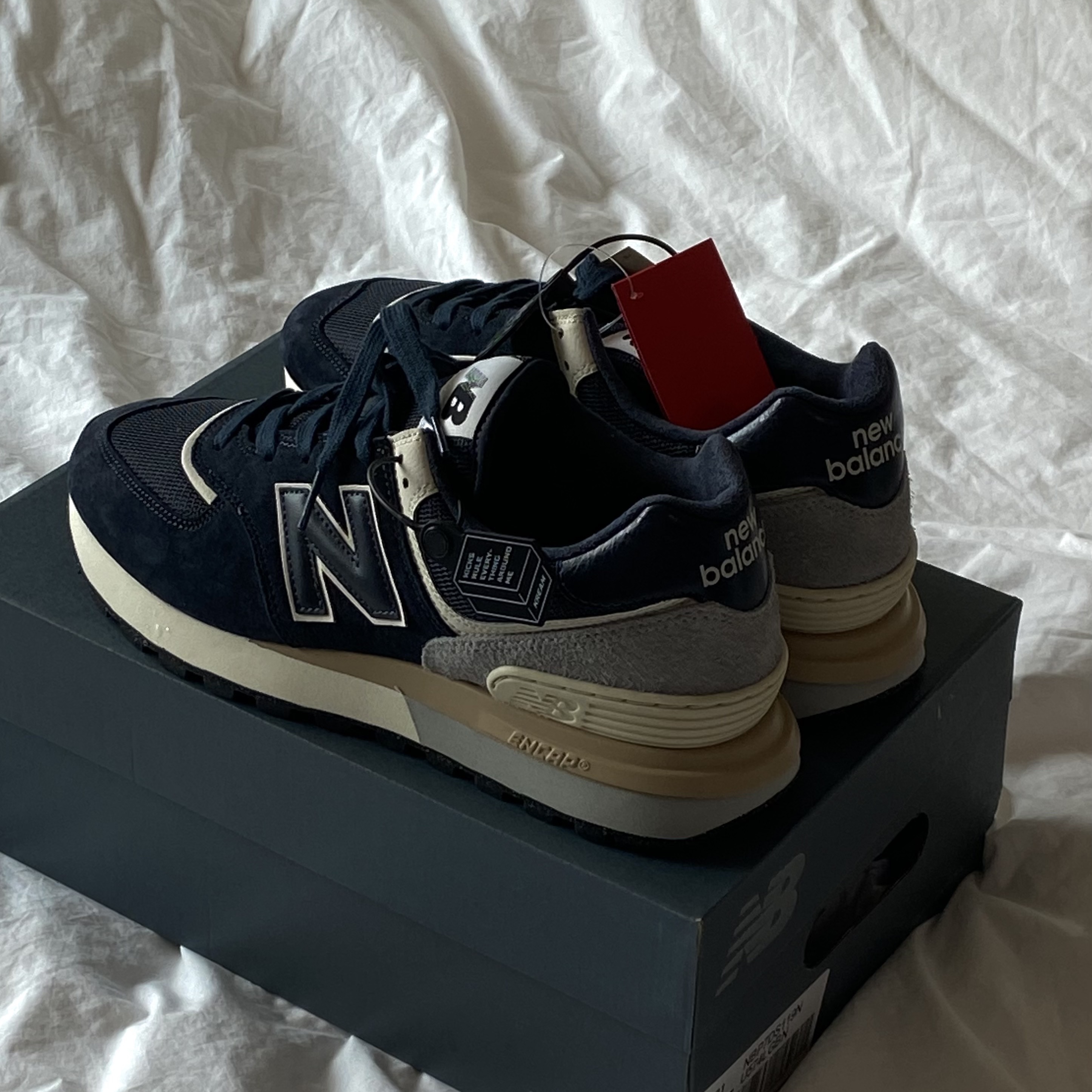 New Balance 574 Legacy Blue Navy 착용 스타일