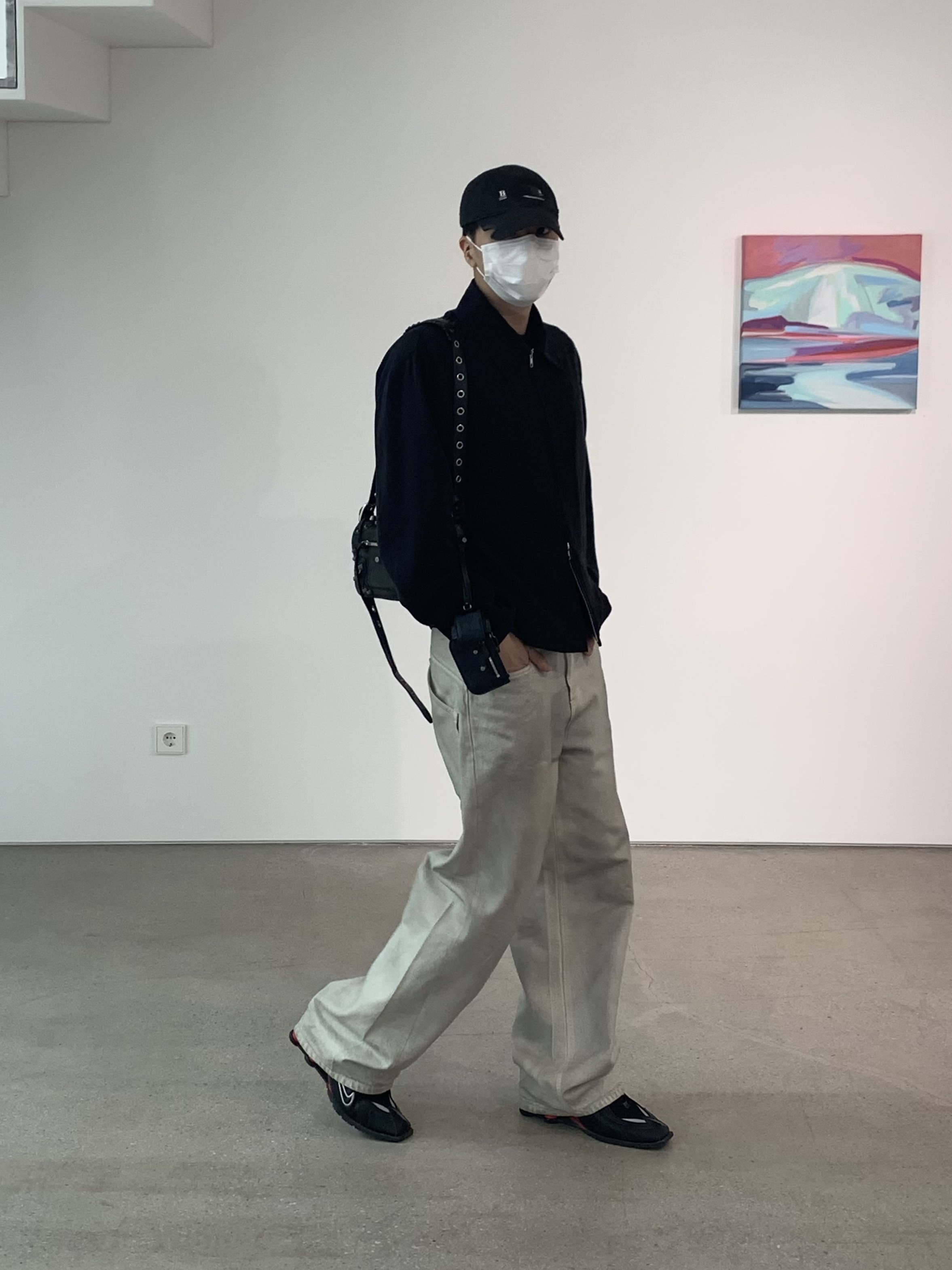 Balenciaga Gaffer Cap Black, Balenciaga Arena Lambskin Aged Silver Hardware Le Cagole XS Flap Bag Black 착용 스타일 - 2