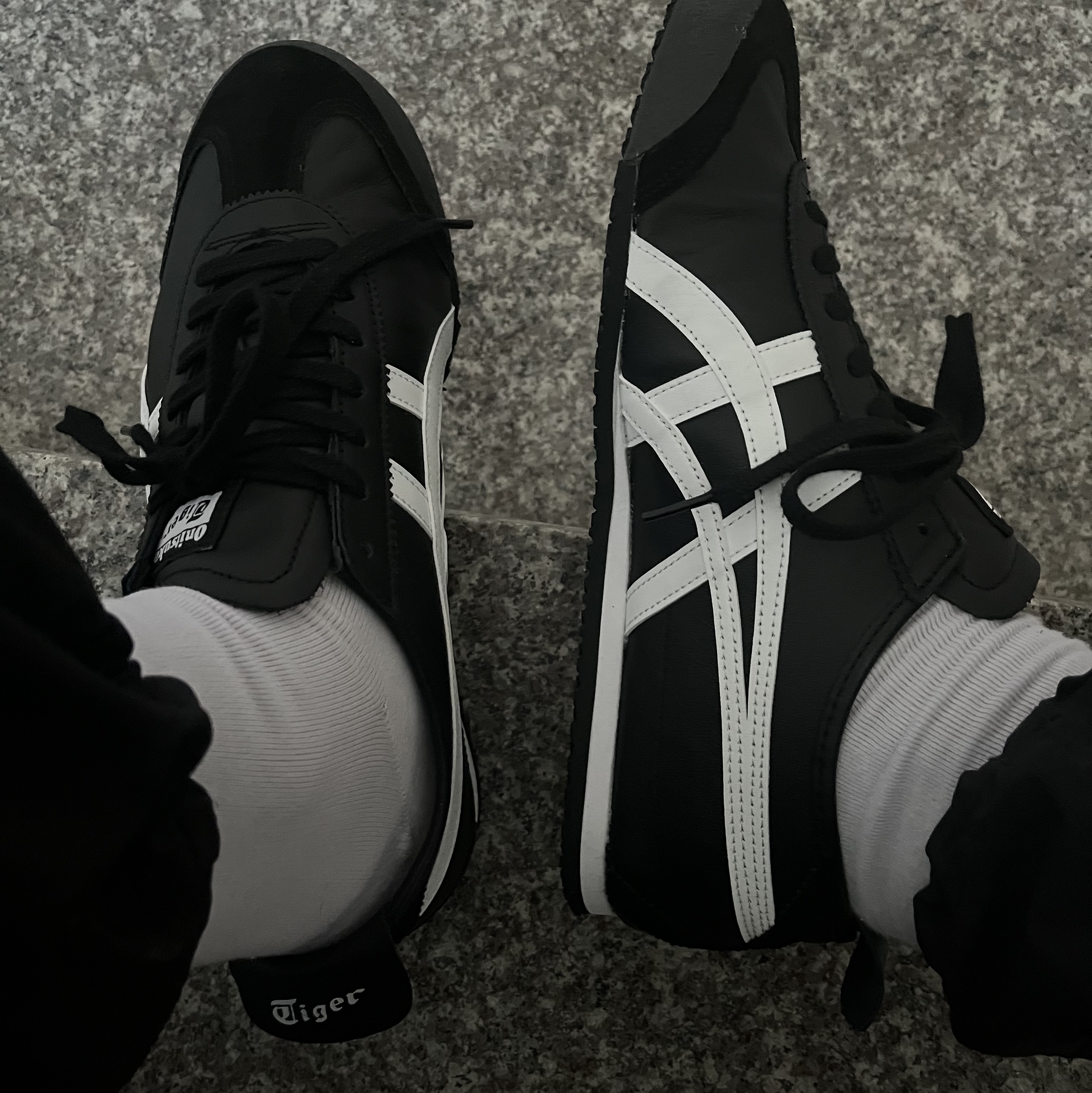 Onitsuka Tiger Mexico 66 Black White 착용 스타일