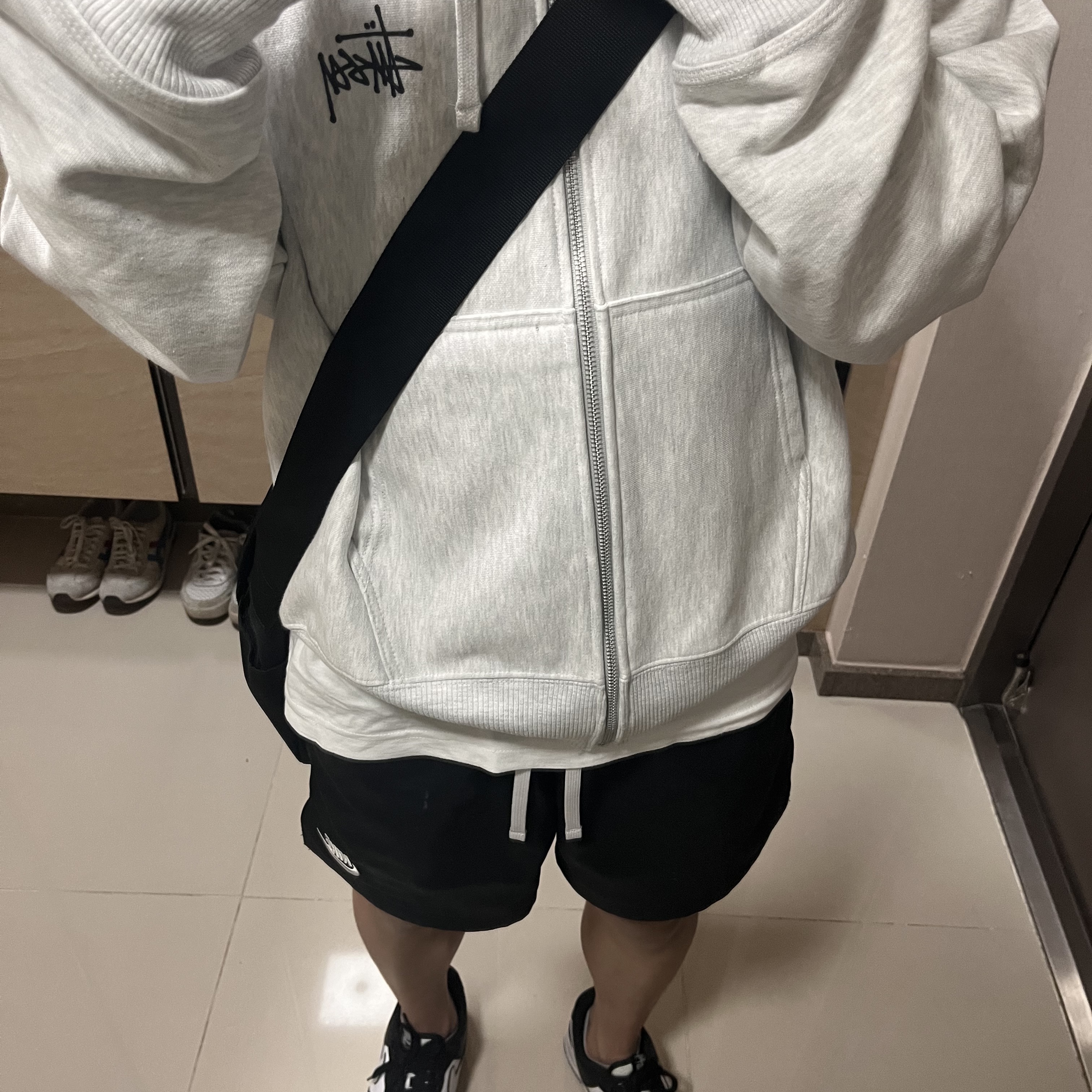 Stussy Basic Stussy Zip Hoodie Ash Heather 2023, Nike Air Force 1 '07 Black White 착용 스타일