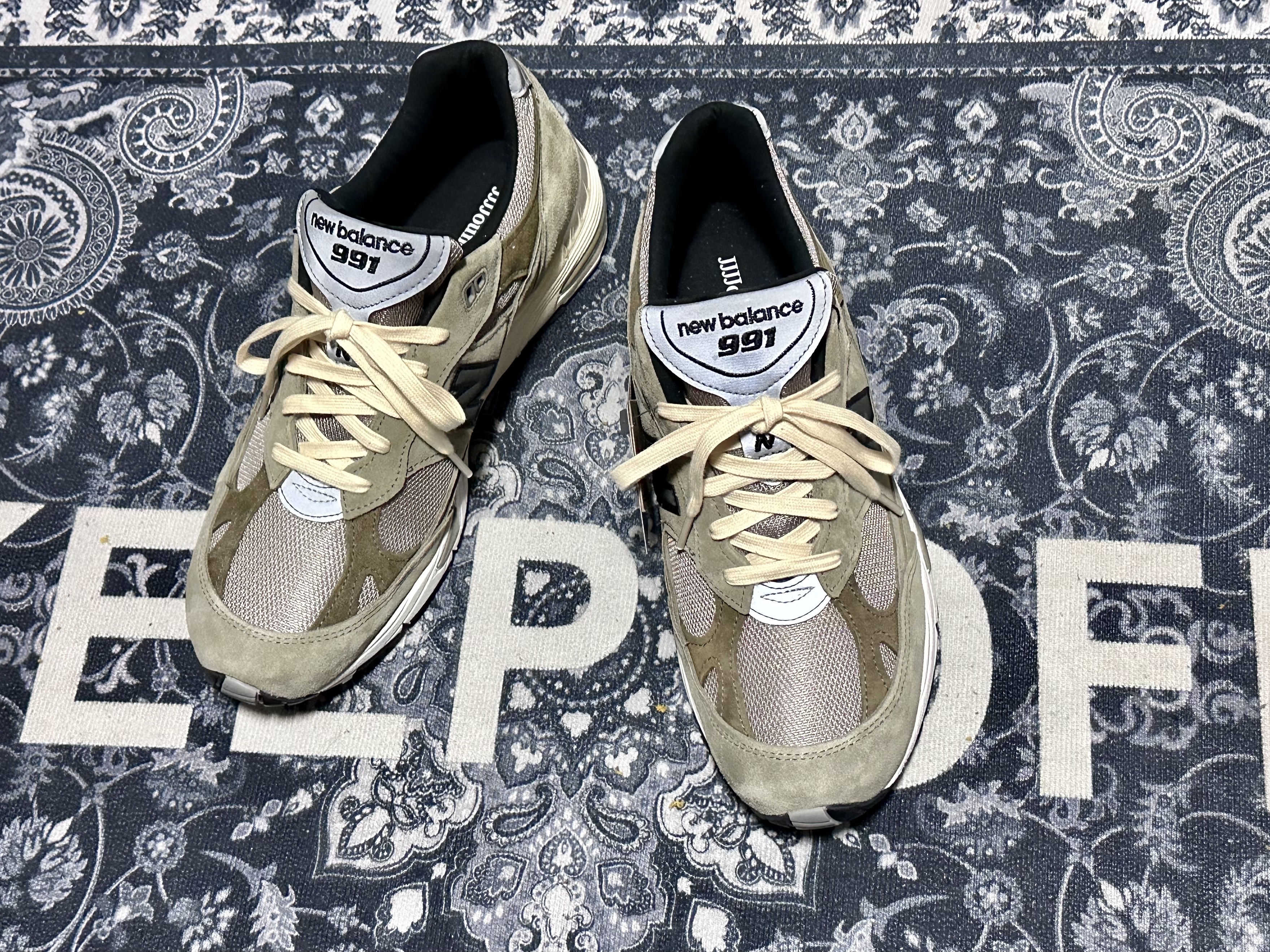 New Balance x JJJJound 991 Made in UK Grey, Jordan 1 High 85 Black White 착용 스타일 - 5