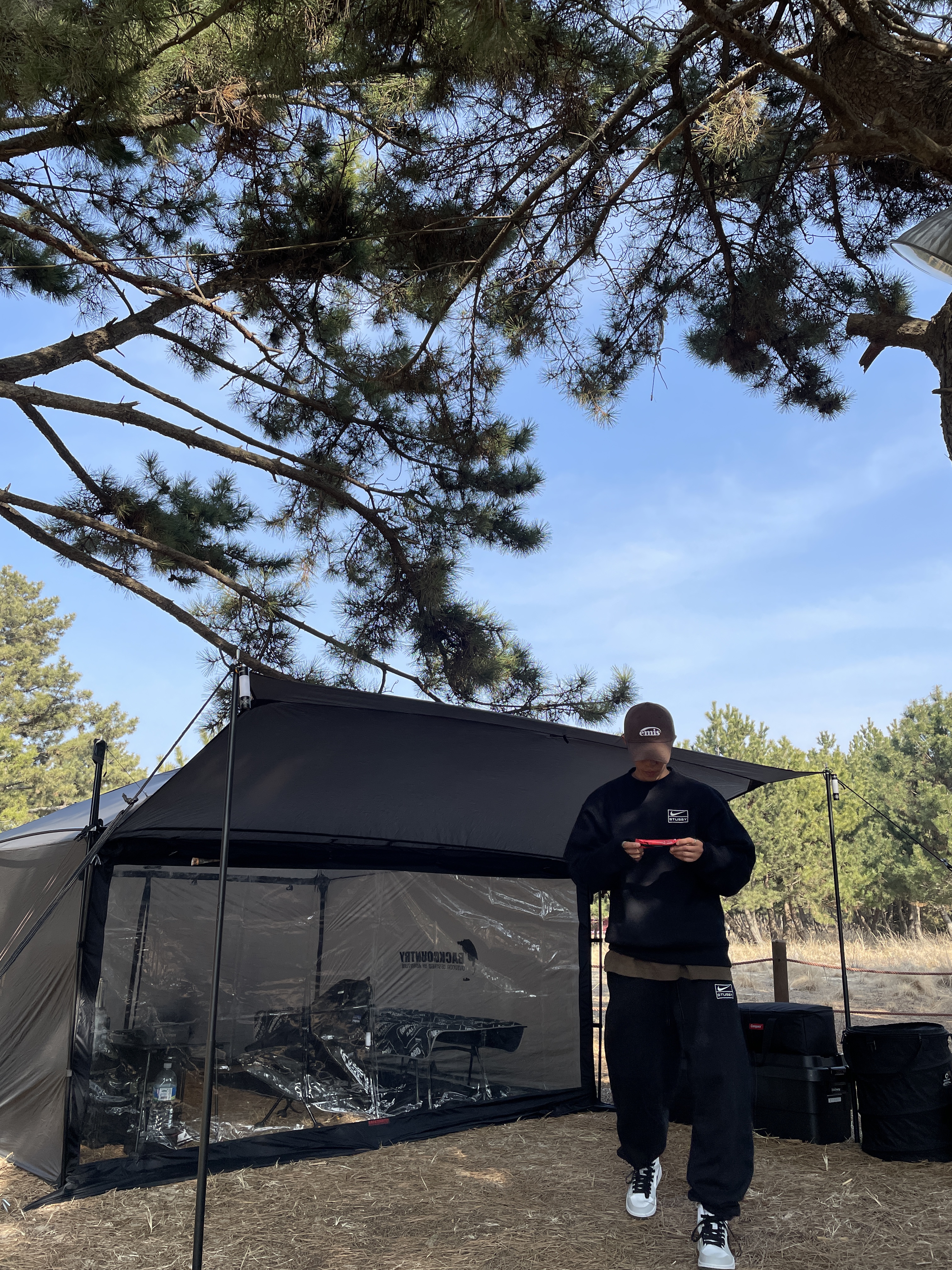 Nike x Stussy NRG Washed Fleece Crewneck Black (DO5310-010), Stussy Basic Stussy Pigment Dyed T-Shirt Coffee 2022 착용 스타일 - 1