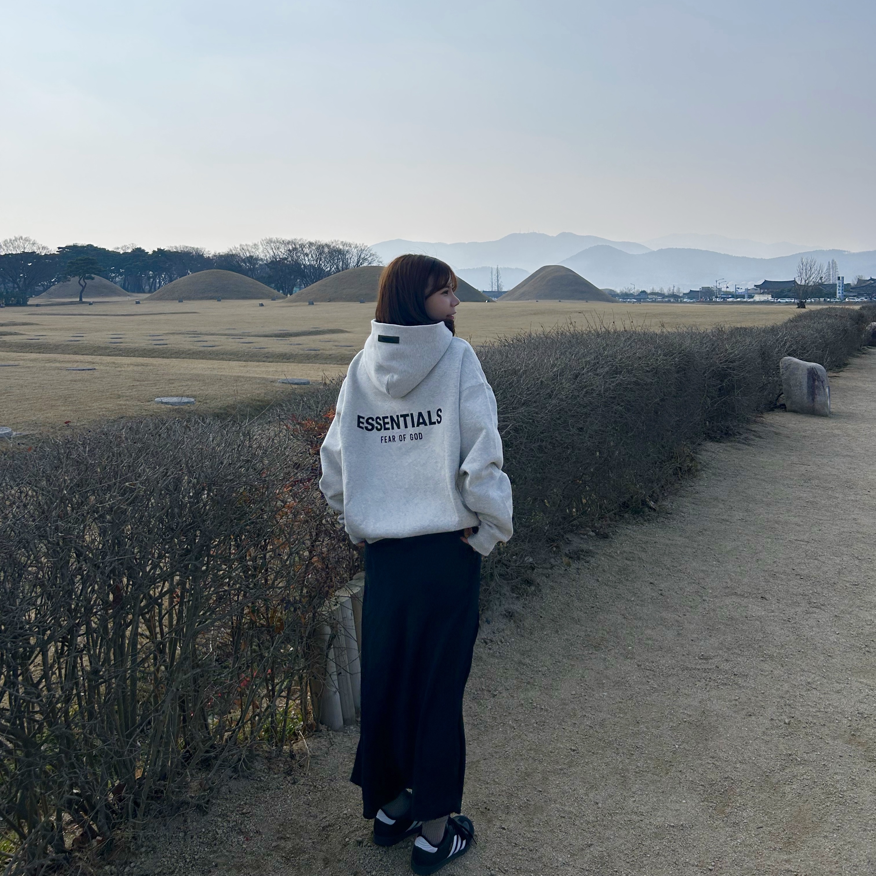 Essentials The Core Collection Hoodie Light Oatmeal, (J) Adidas Samba Classic Core Black 착용 스타일