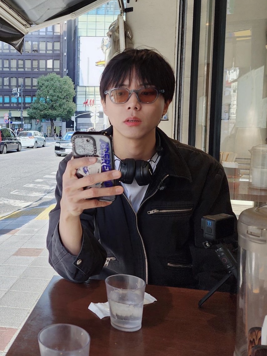 Casetify x Ader Error iPhone Sticker Magsafe Case Clear, GoPro HERO11 Black 착용 스타일