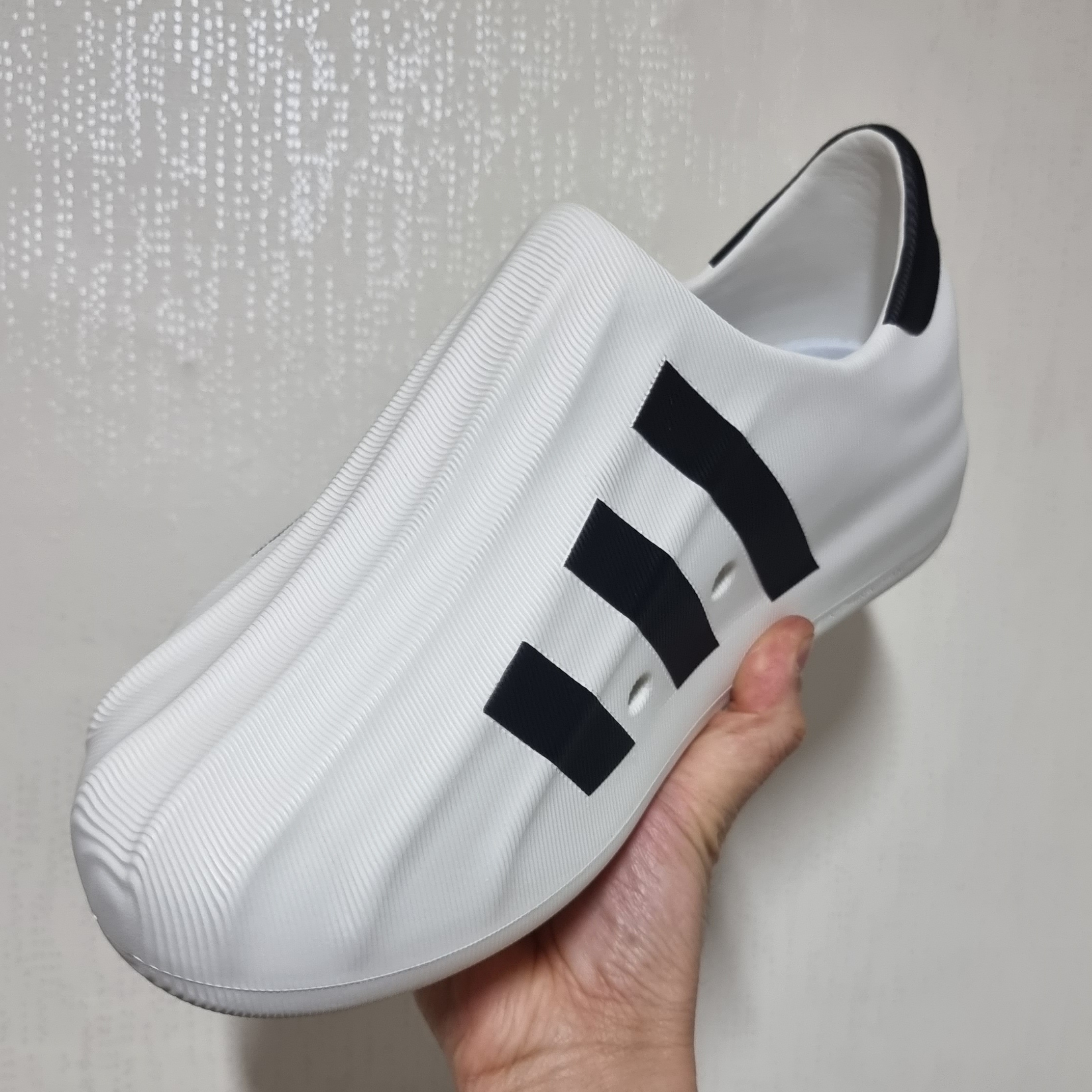 Adidas Adifom Superstar Core White 착용 스타일 - 2