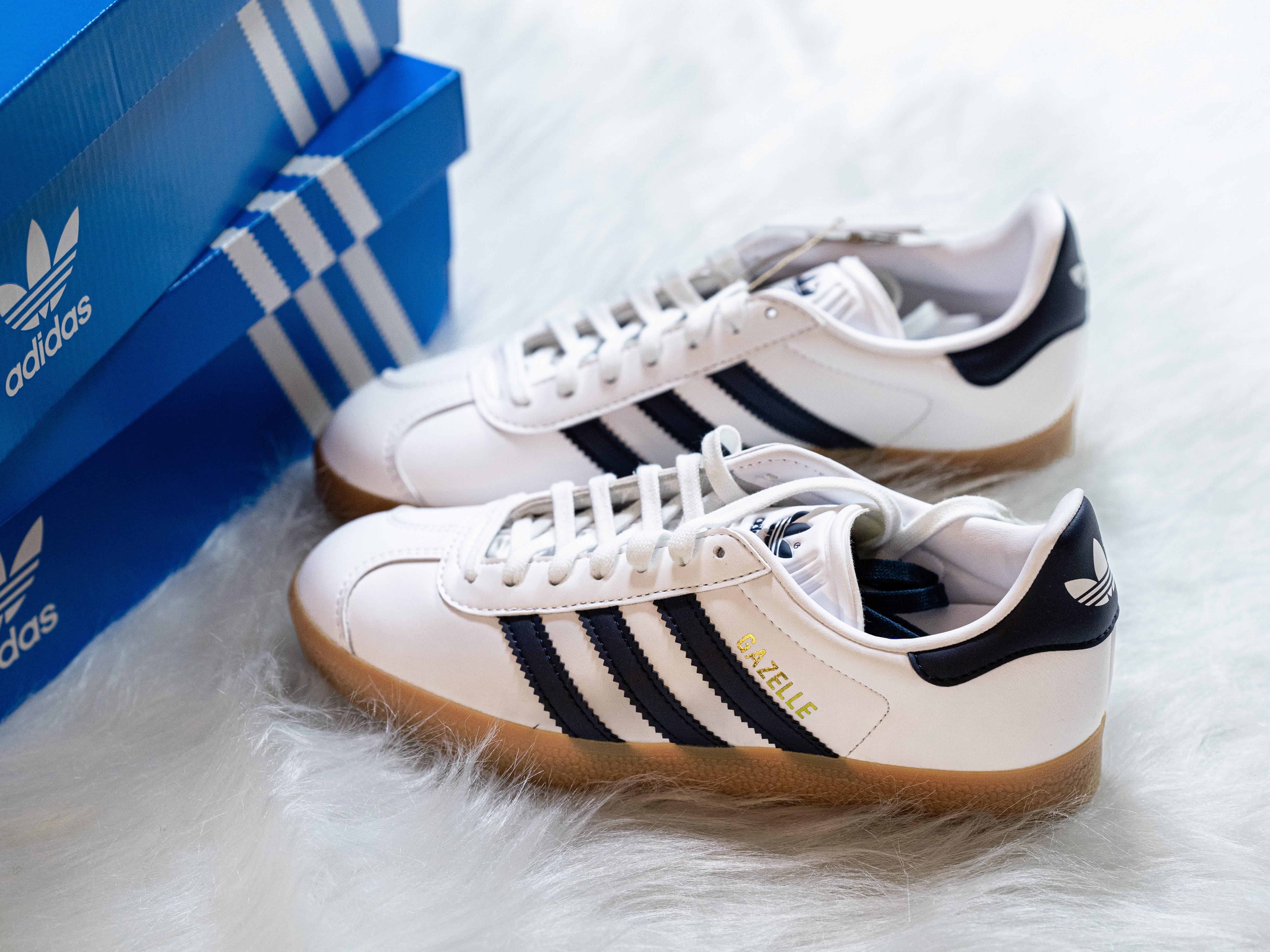 Adidas Gazelle White Collegiate Navy 착용 스타일 - 3