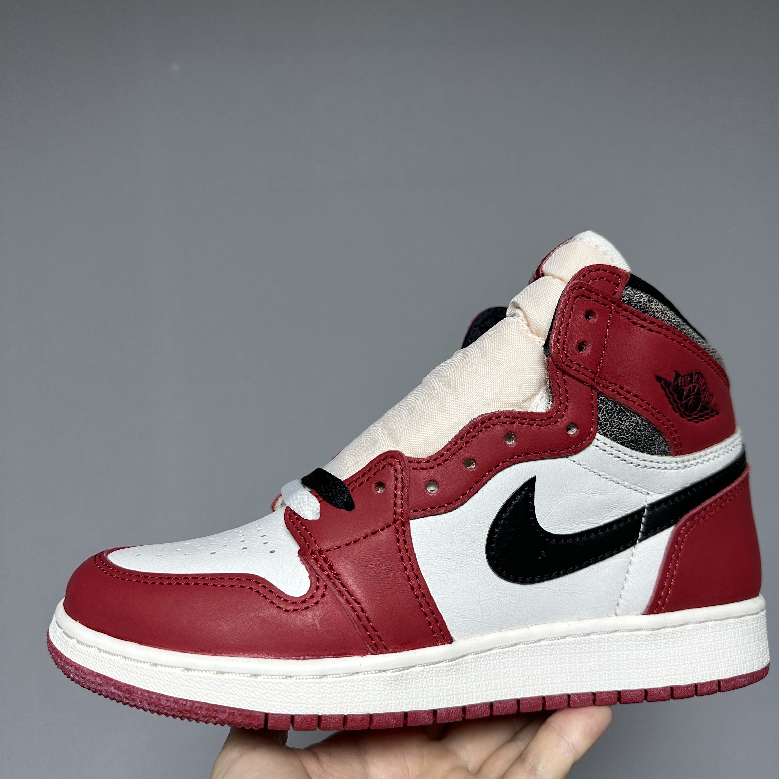 (GS) Jordan 1 Retro High OG Chicago 2022, Jordan 1 High 85 Black White 착용 스타일 - 1