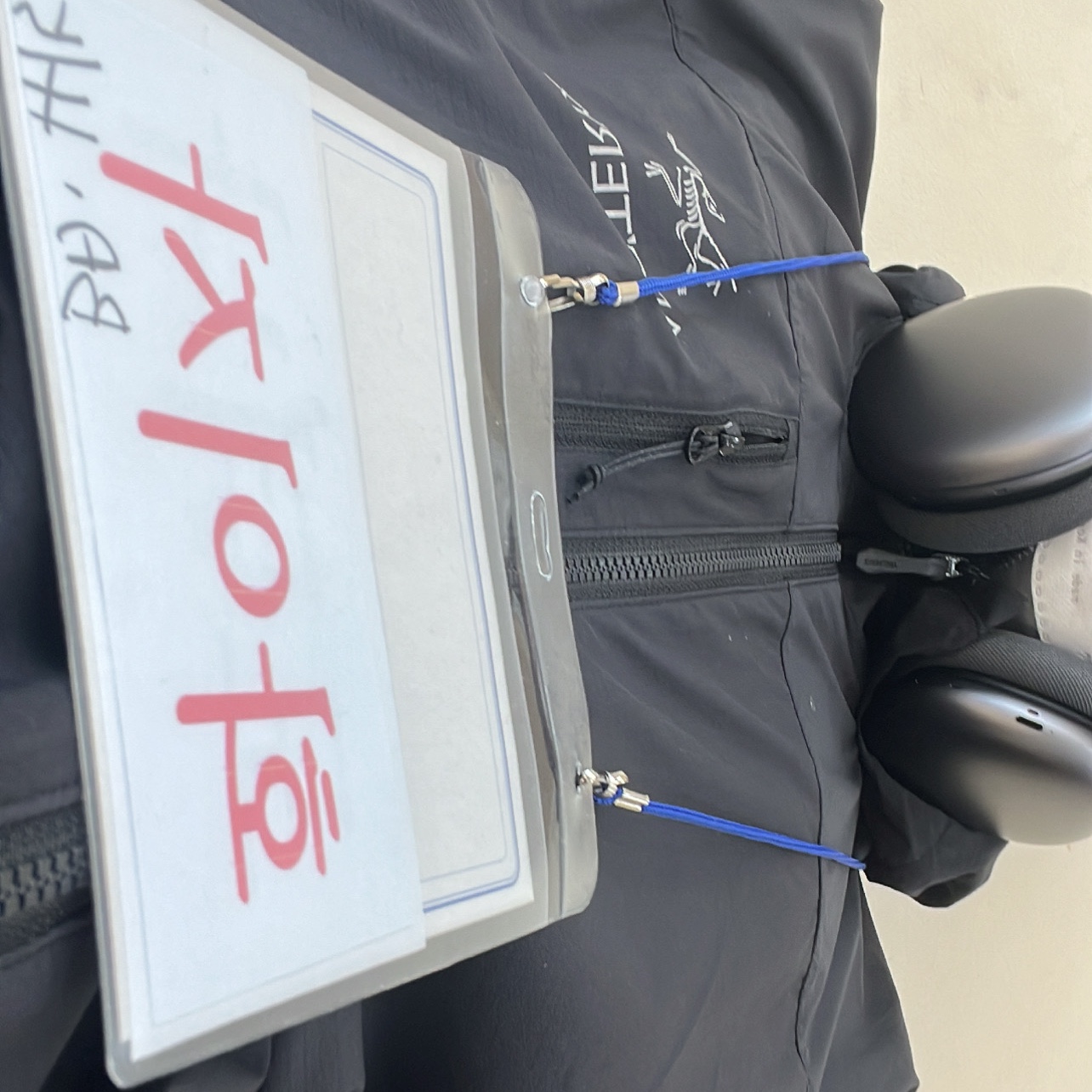 Arc'teryx Squamish Hoody Black, Apple AirPods Max Lightning Space Gray (Korean Ver.) 착용 스타일