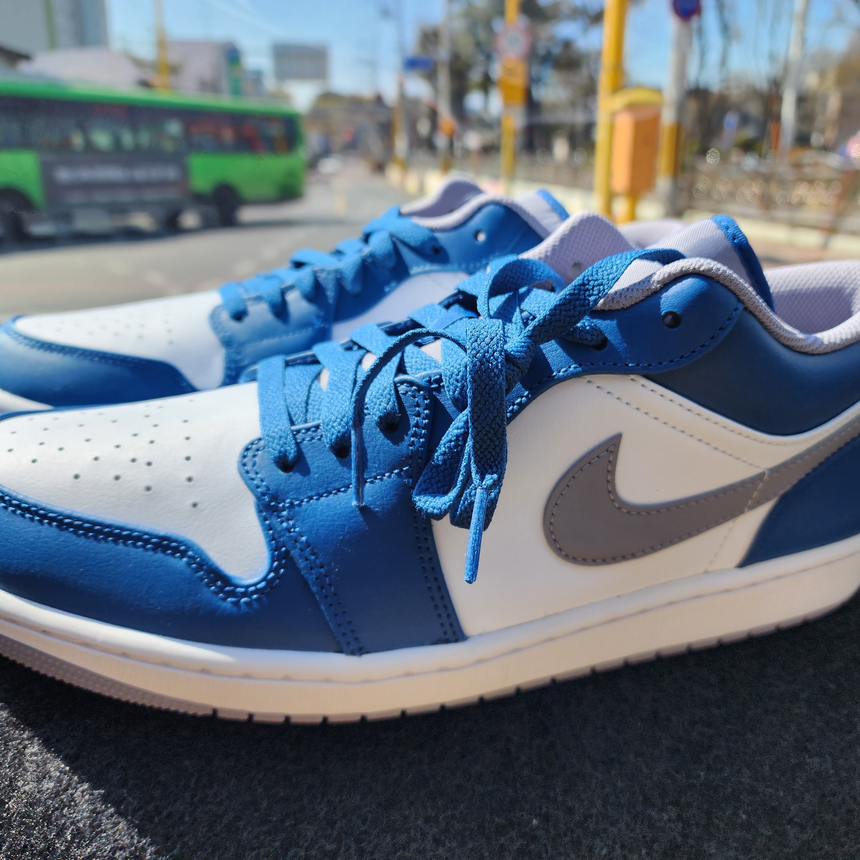 Jordan 1 Low True Blue Cement Grey 착용 스타일