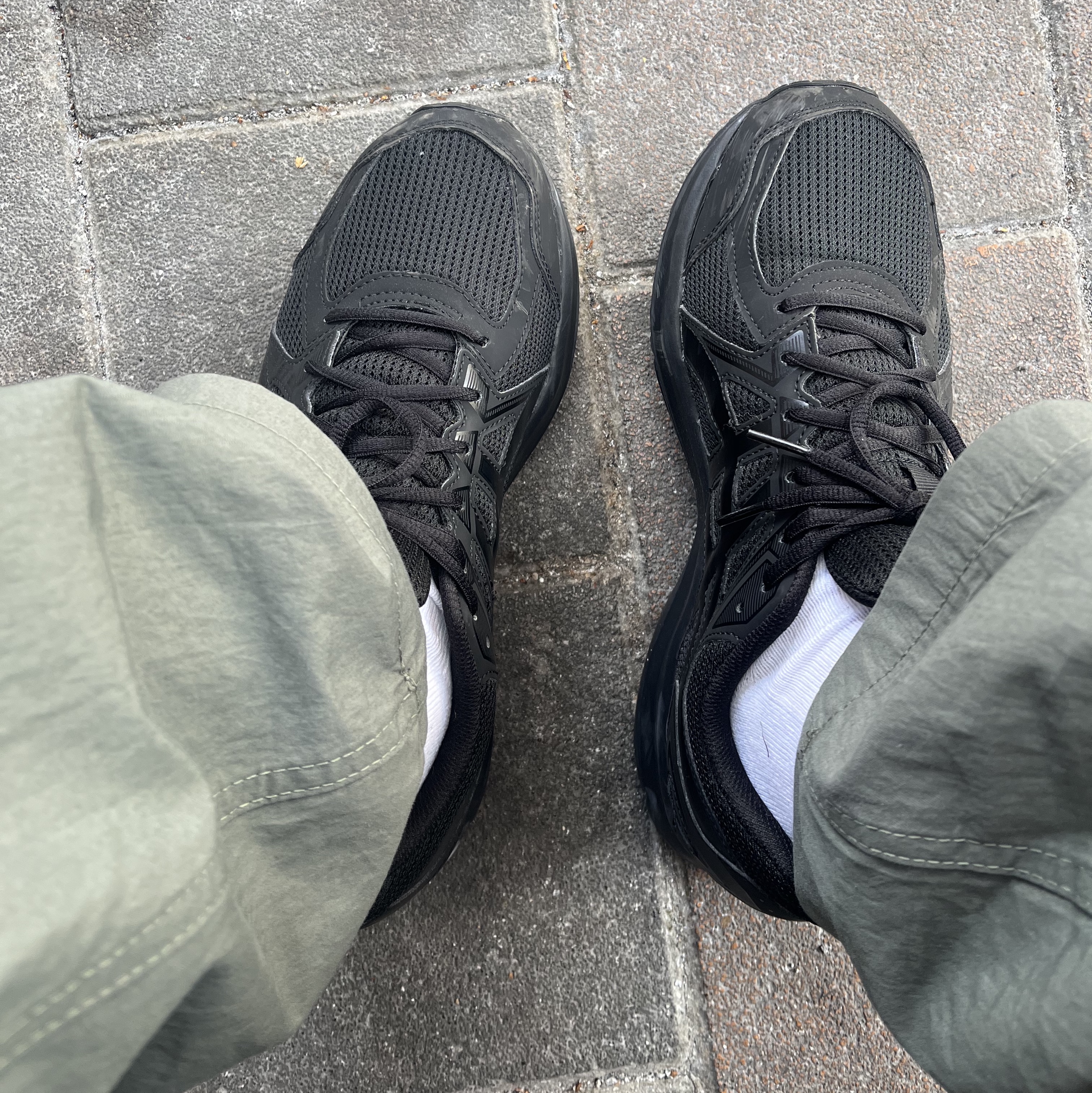 Asics Jog 100 2 Black 착용 스타일 - 1