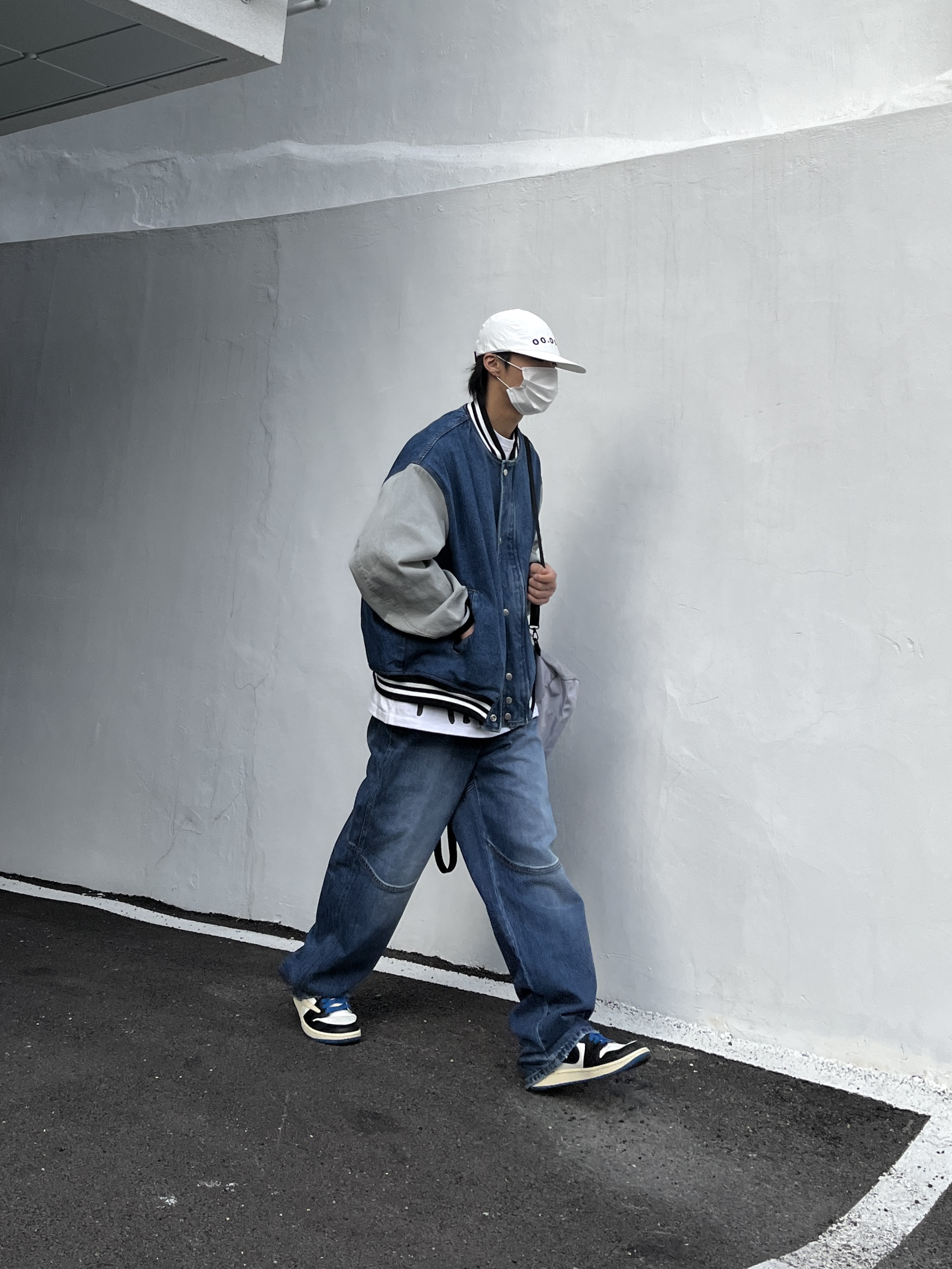 Opening Project Numbering Camp Cap Off White, Jordan 1 x Travis Scott x Fragment Retro Low OG SP Military Blue 착용 스타일 - 1