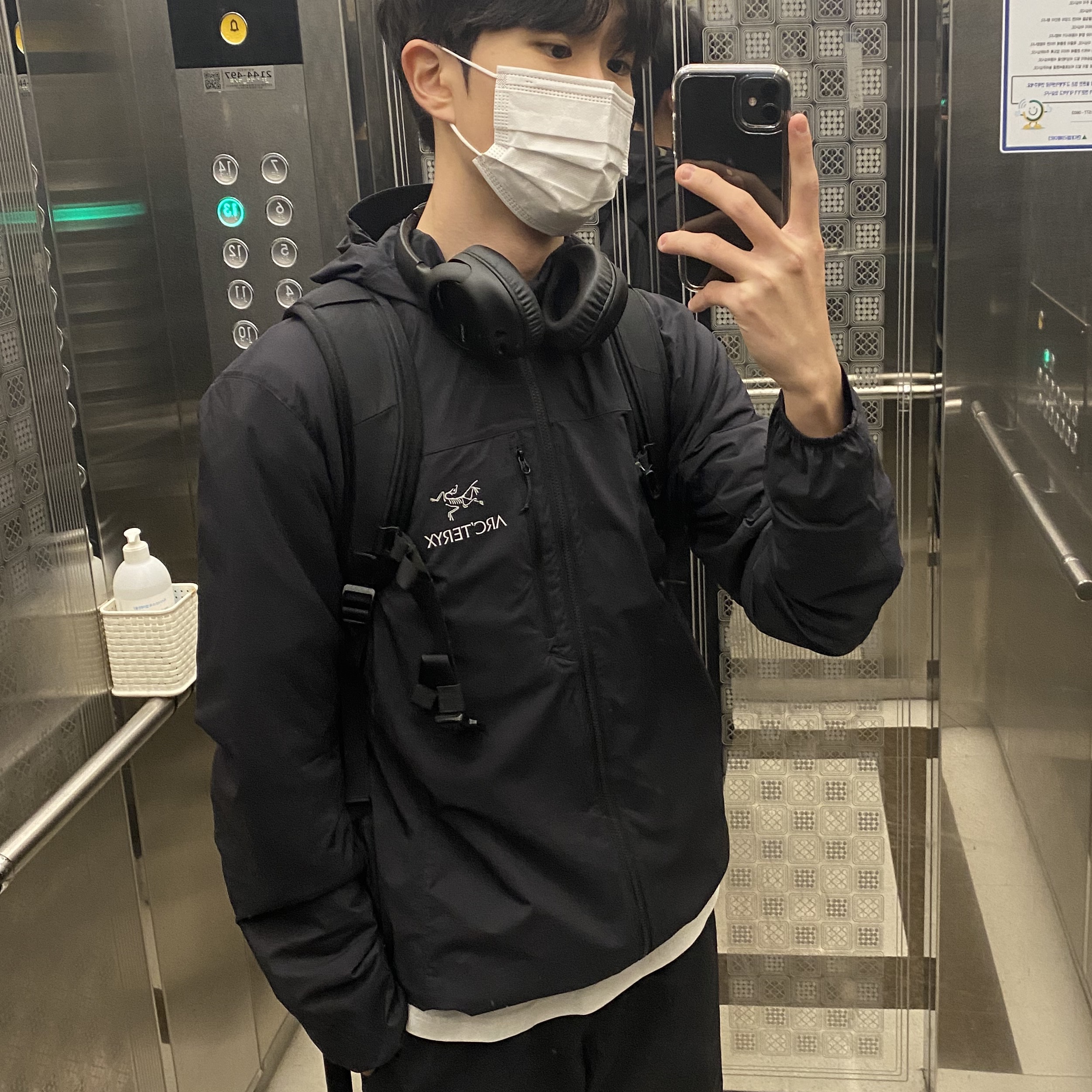 Arc'teryx Squamish Hoody Black 착용 스타일 - 1