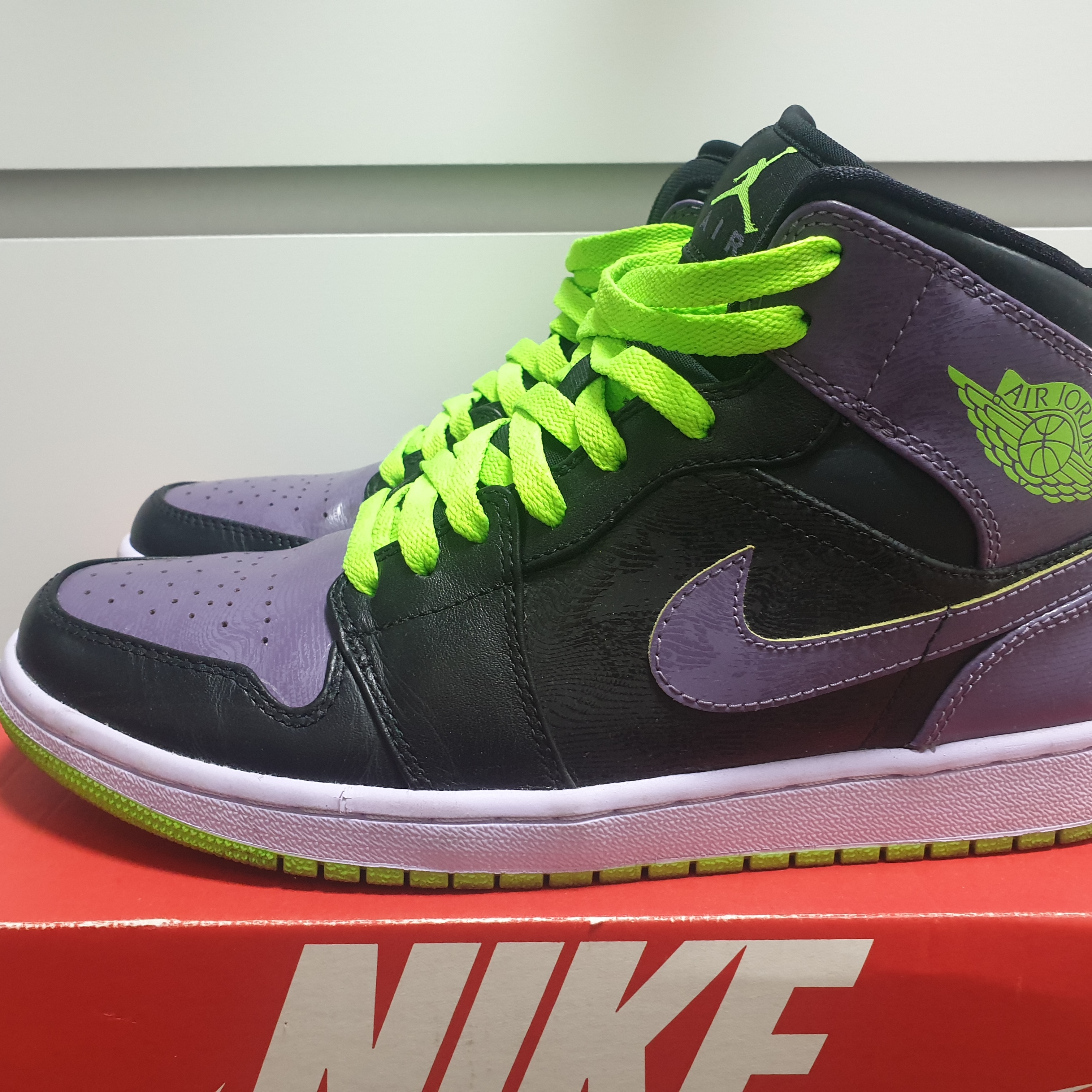 Jordan 1 Retro Night Vision Joker 착용 스타일 - 2