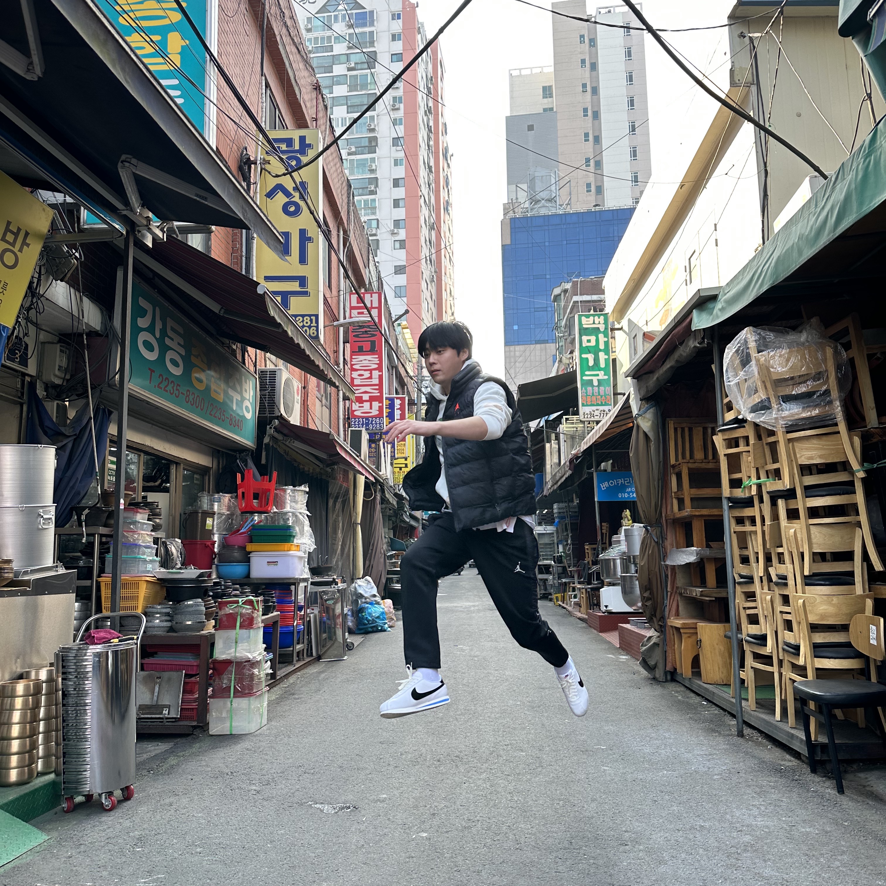Nike Cortez White and Black 착용 스타일