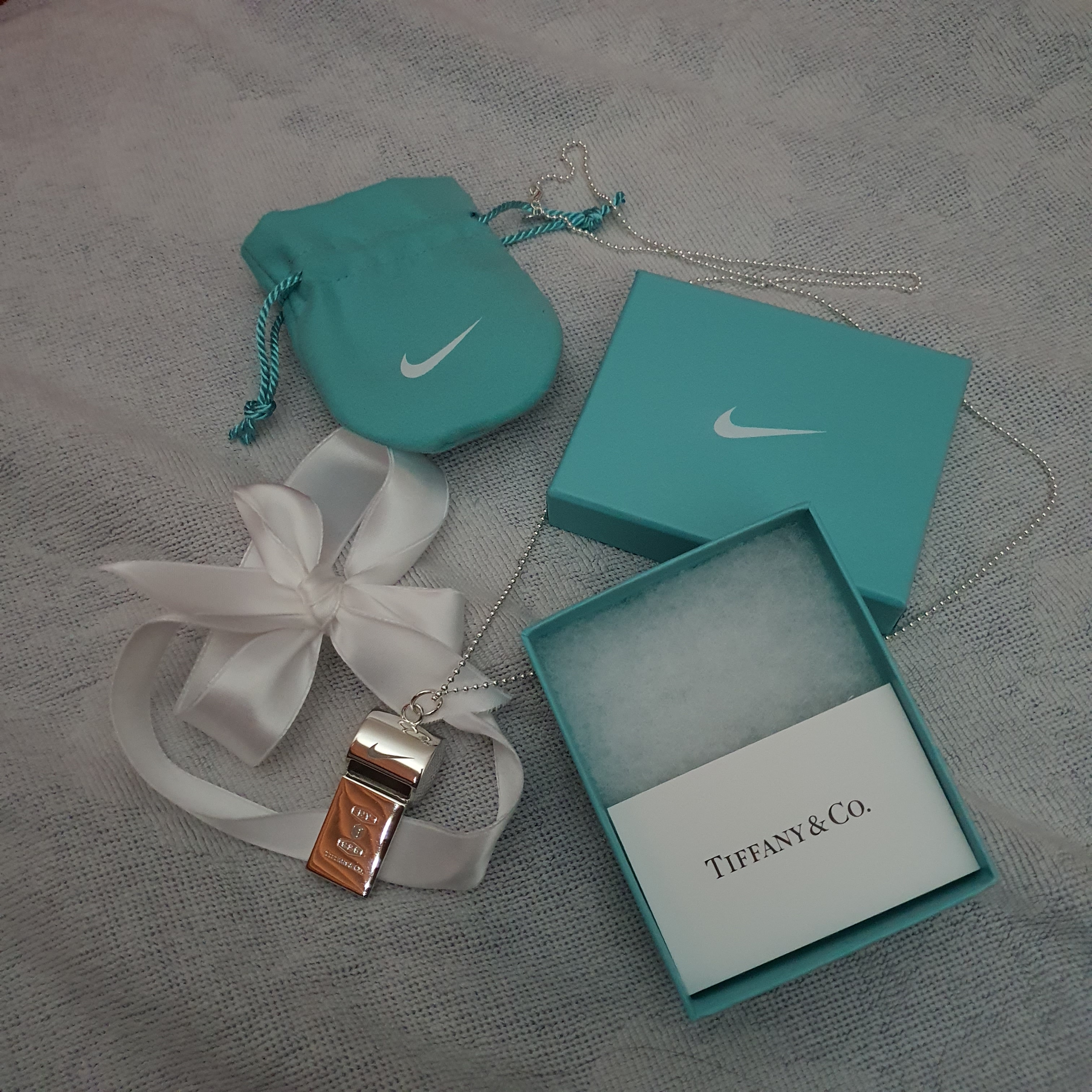 Tiffany & Co. x Nike Whistle Pendant Sterling Silver 착용 스타일 - 2