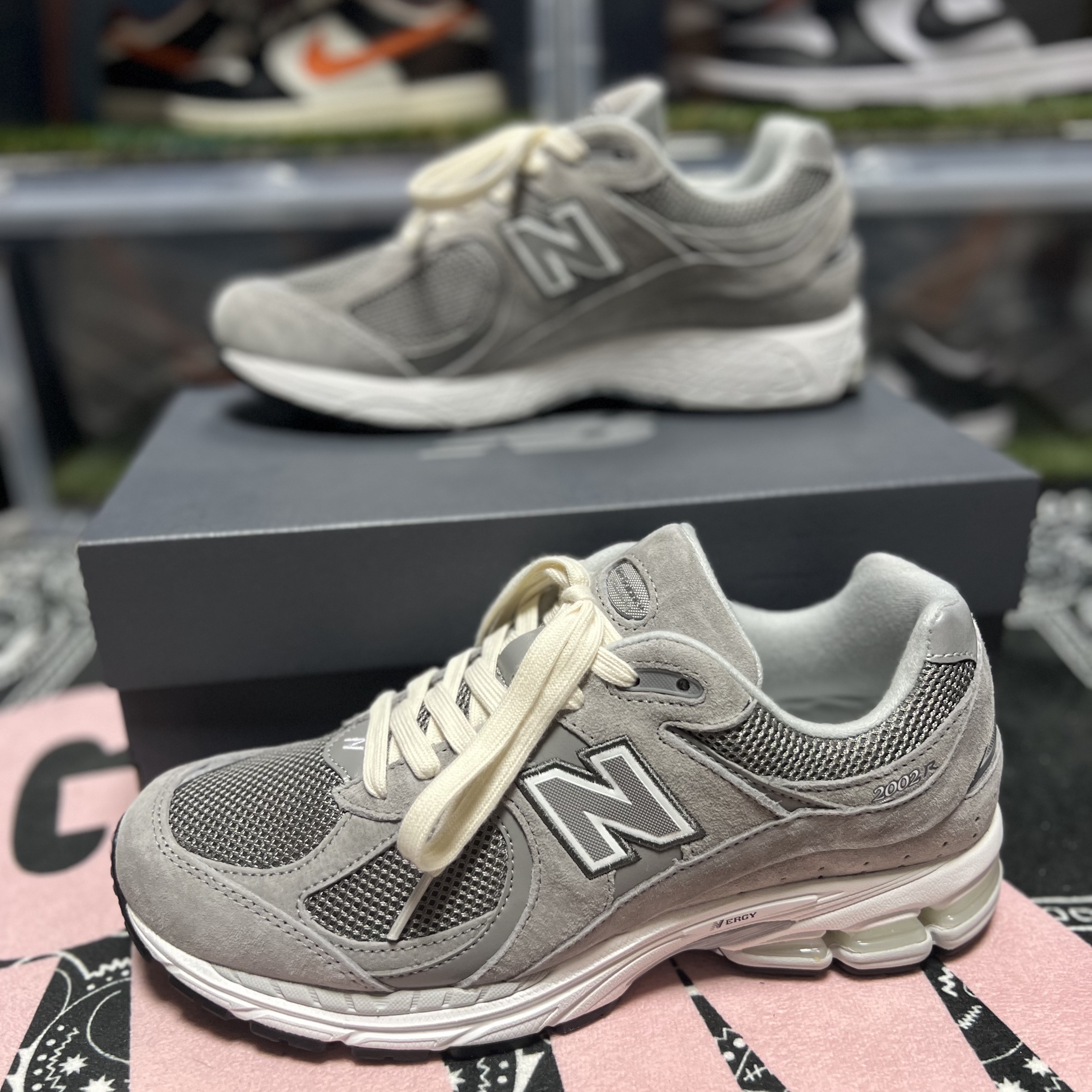 New Balance 2002R Marblehead White 착용 스타일 - 2