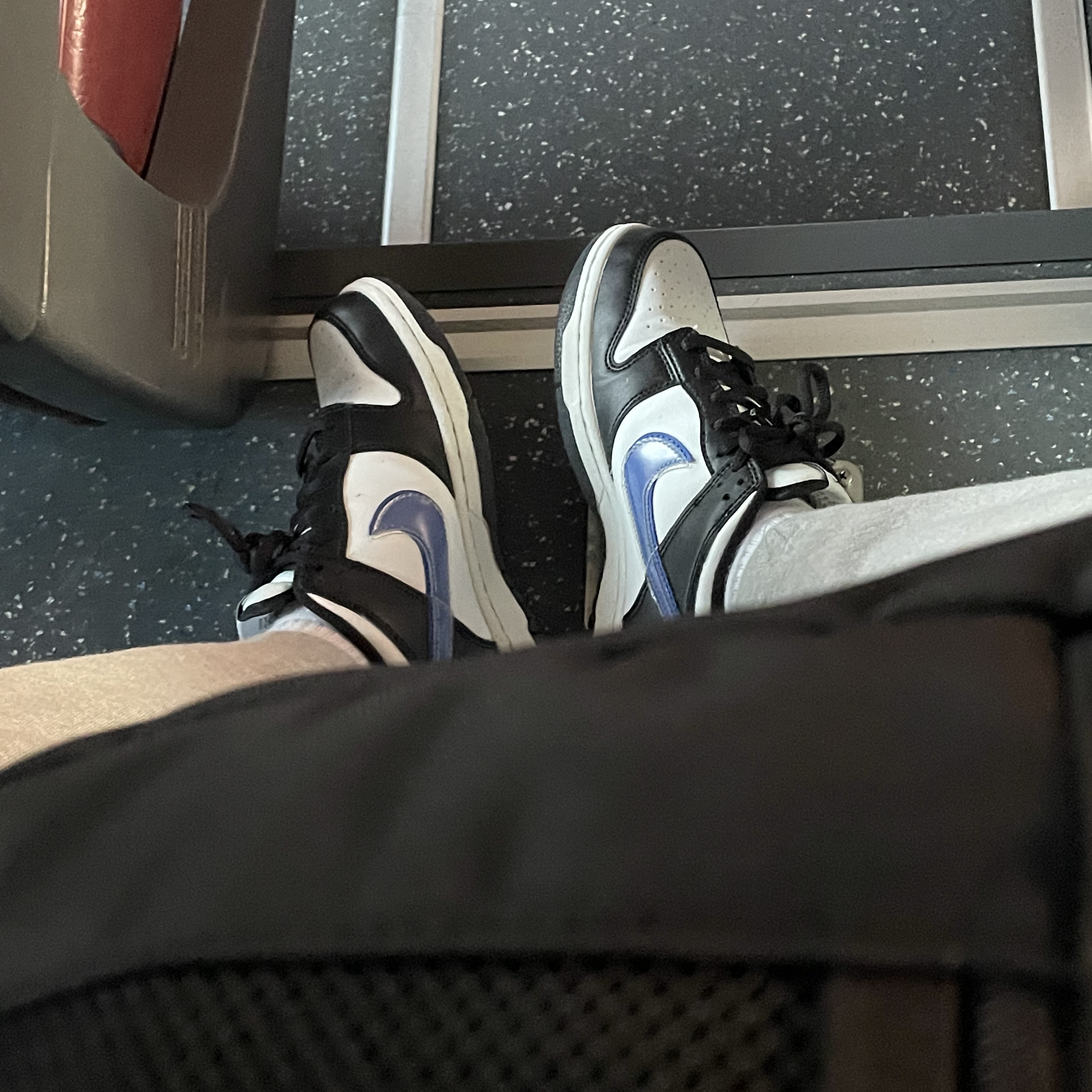 (GS) Nike Dunk Low Next Nature Black Hyper Royal 착용 스타일 - 2