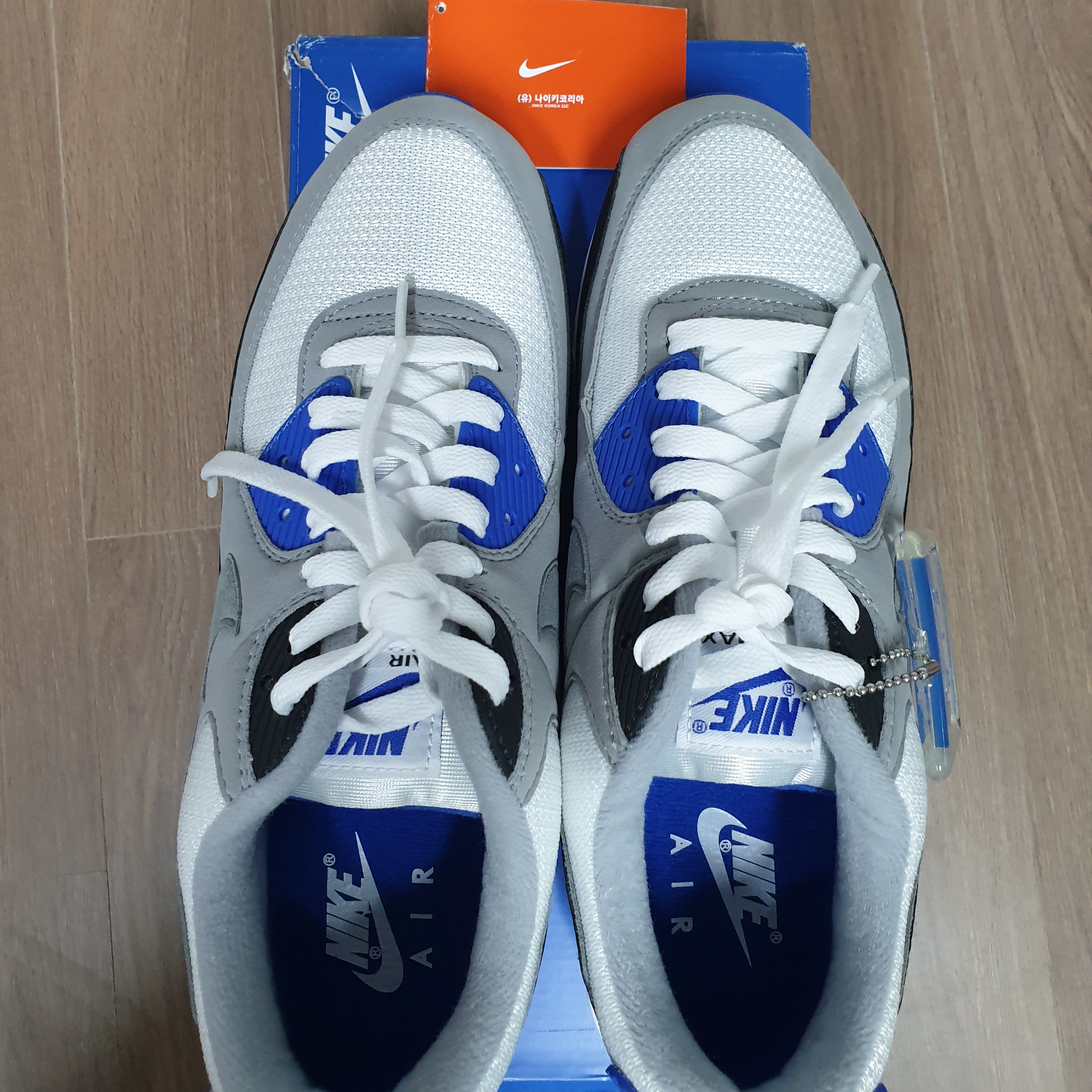 Nike Air Max 90 Hyper Royal 착용 스타일 - 1