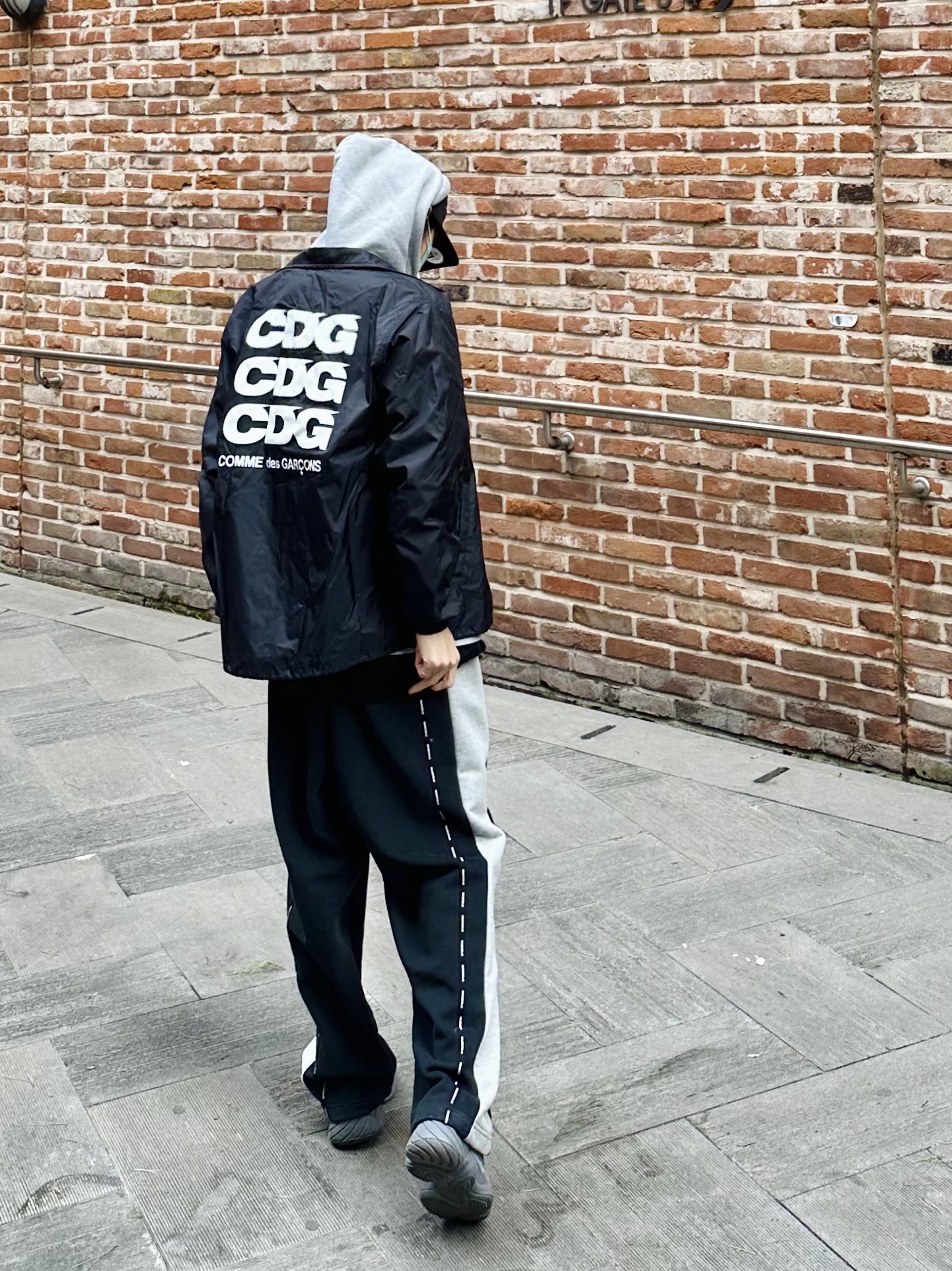 Supreme Puffer Neck Pouch Black - 22FW, Adidas Yeezy 500 Granite 착용 스타일 - 4