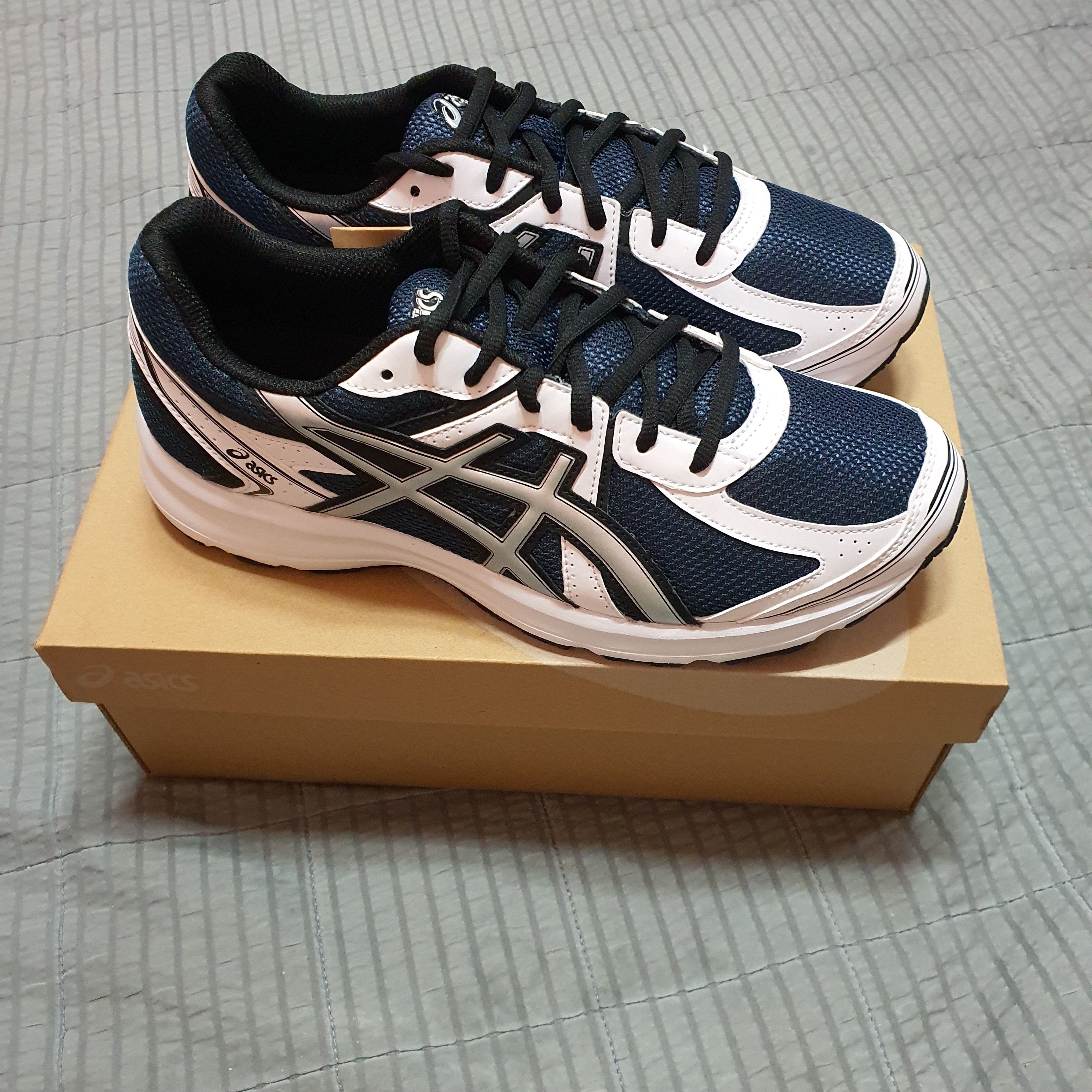 Asics Jog 100 S Navy Pure Silver - 2E Wide 착용 스타일 - 1