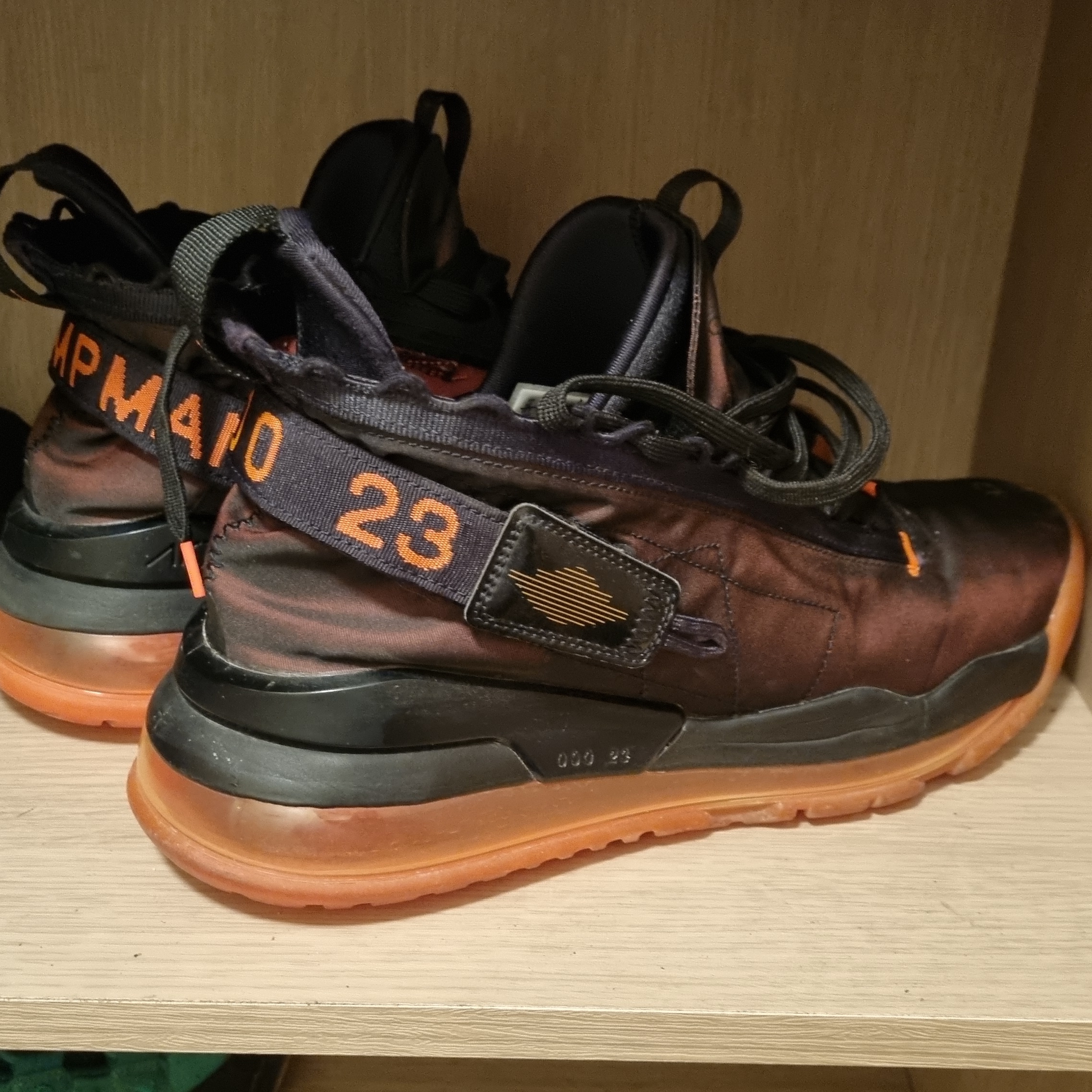 Jordan Proto Max 720 Black University Red 착용 스타일
