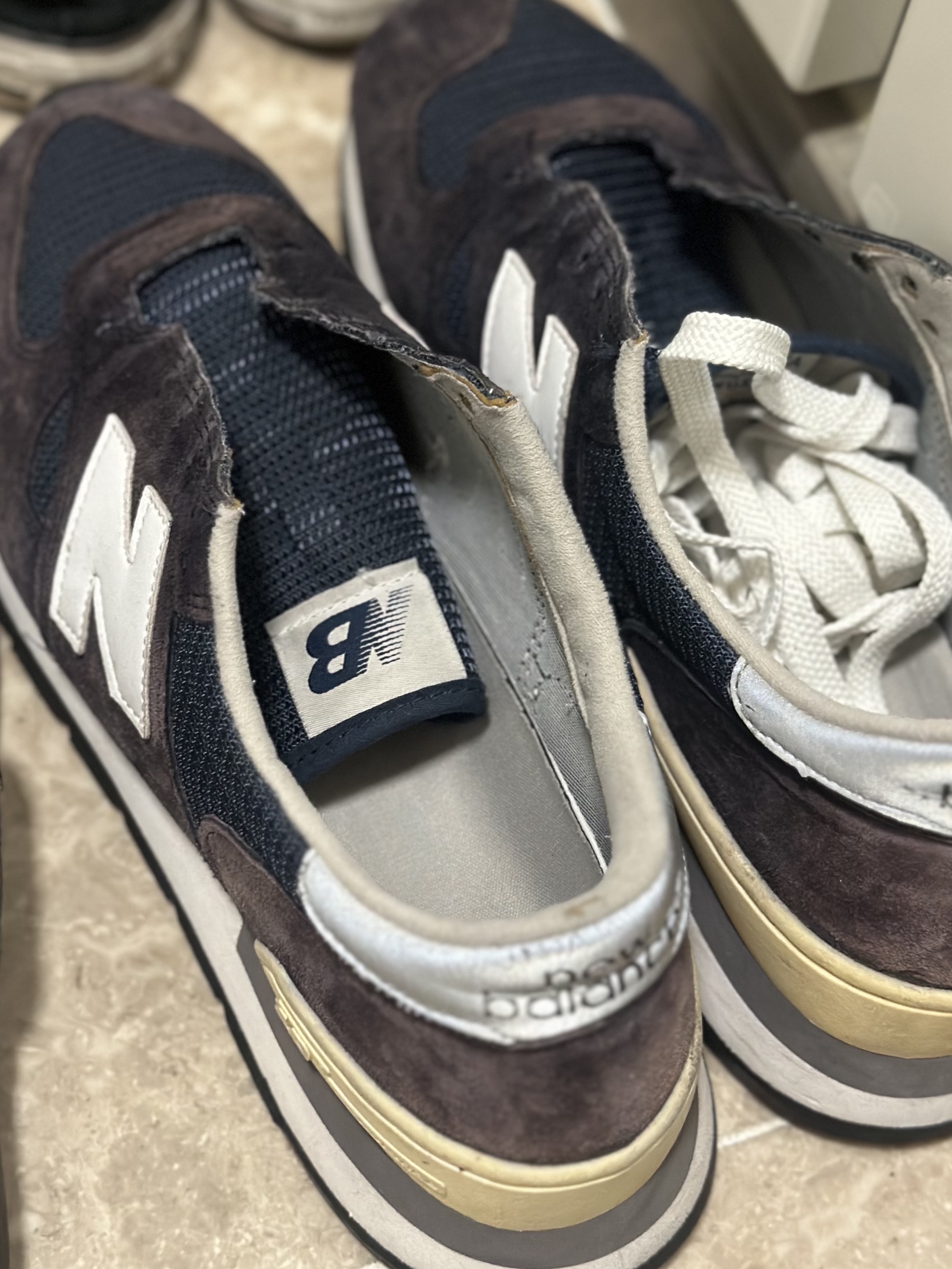 New Balance 990v1 Made in USA Navy 착용 스타일 - 1