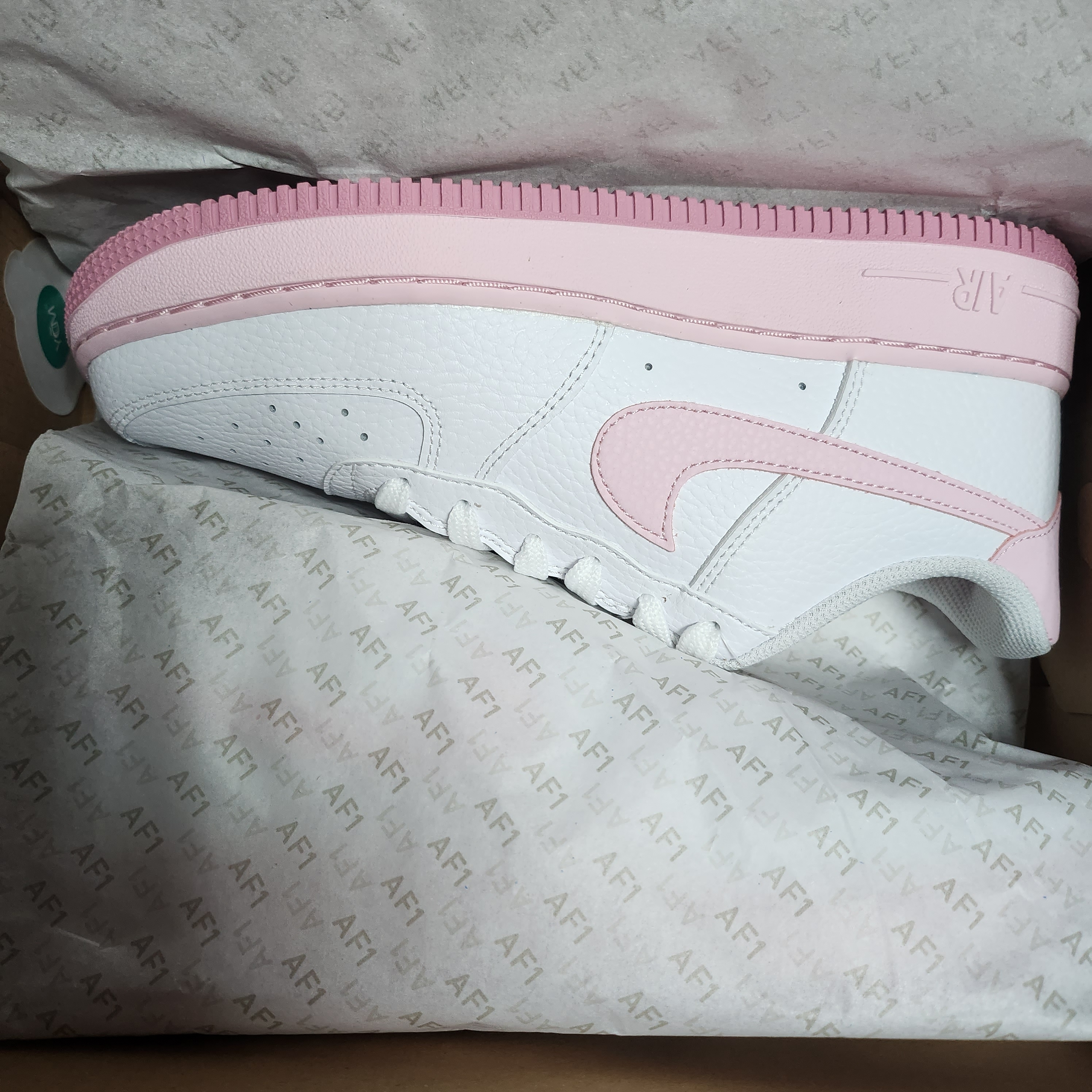 (GS) Nike Air Force 1 White Pink 착용 스타일