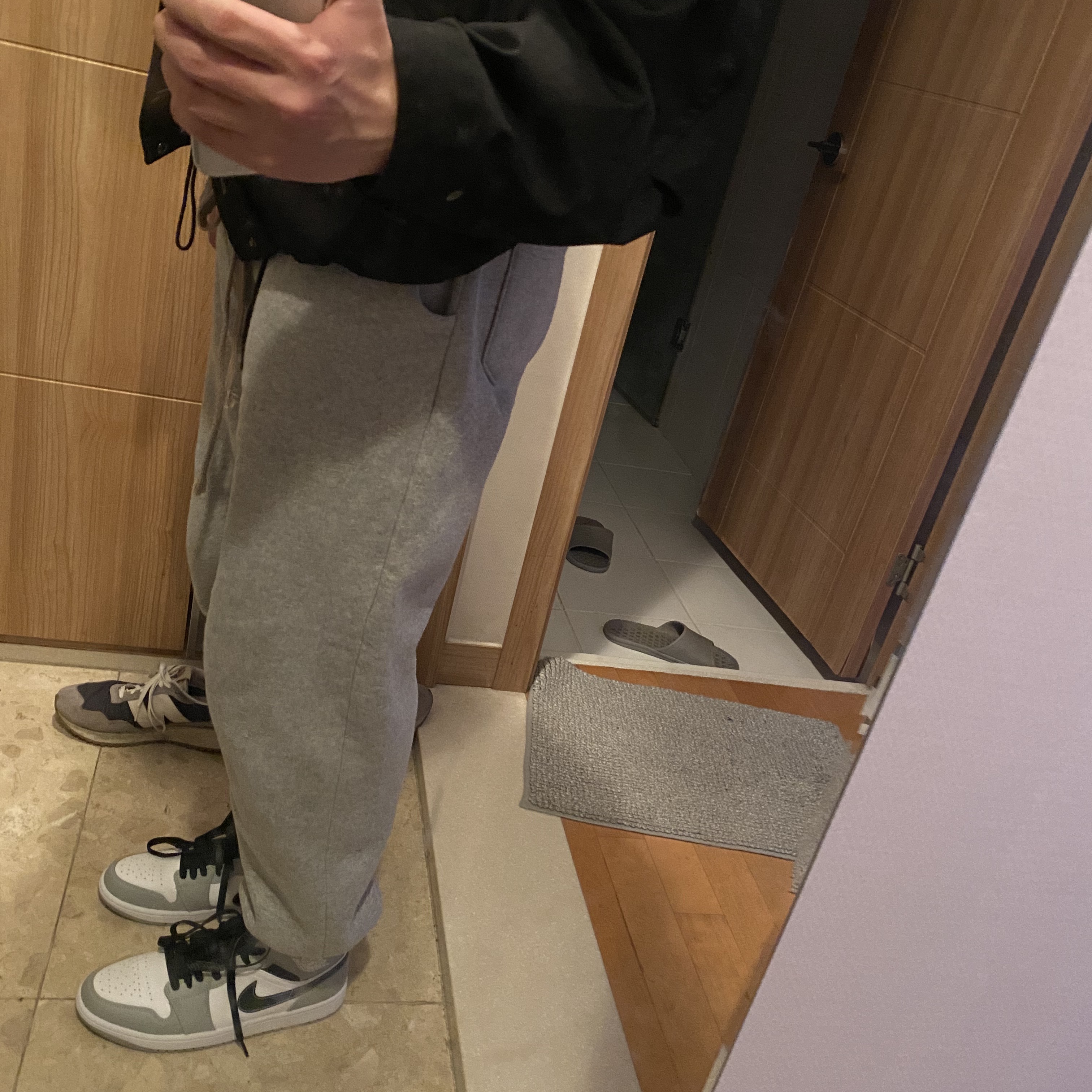 Jordan 1 Mid Light Smoke Grey Anthracite 착용 스타일