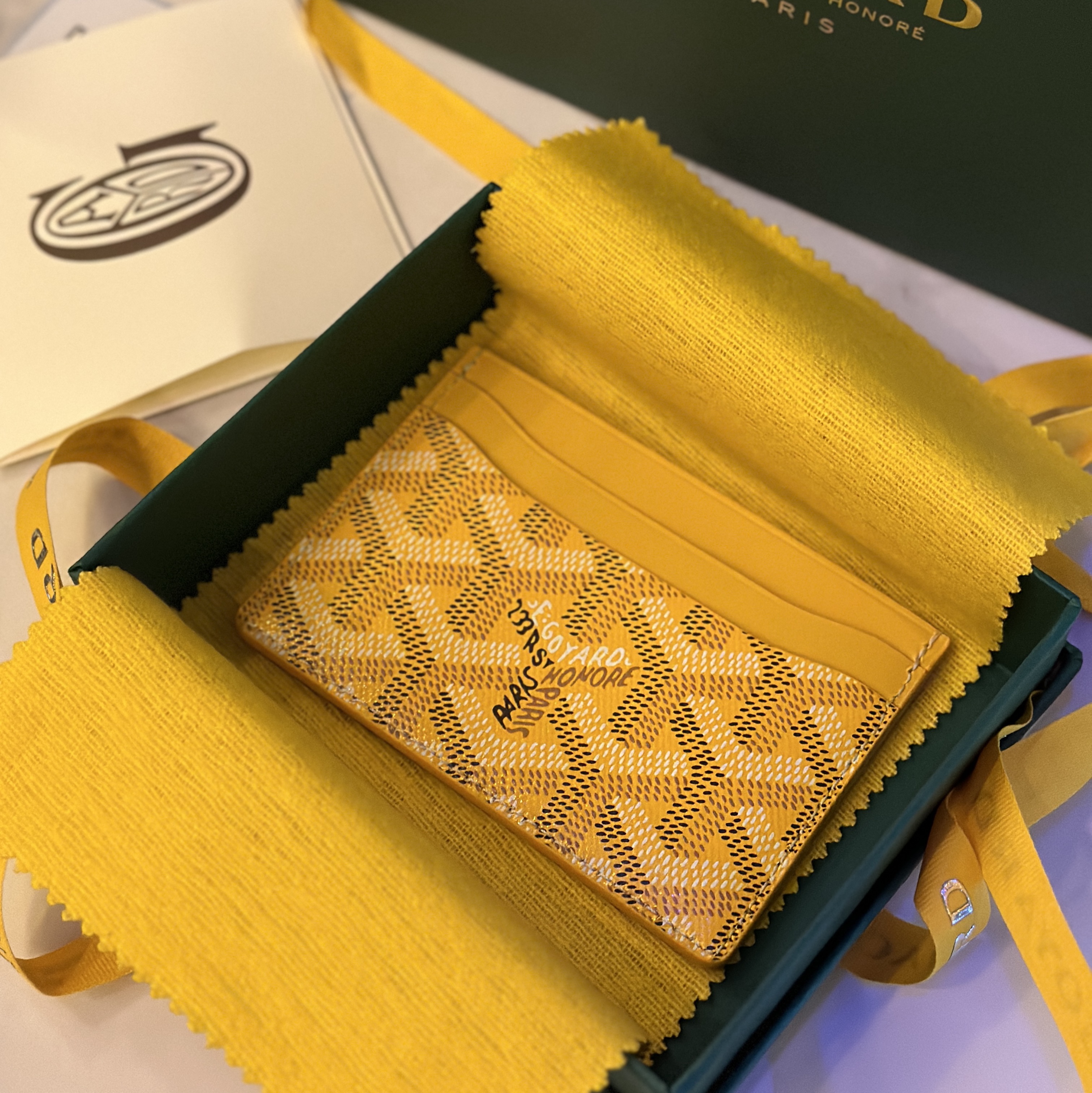 Goyard Saint Sulpice Card Holder Yellow 착용 스타일