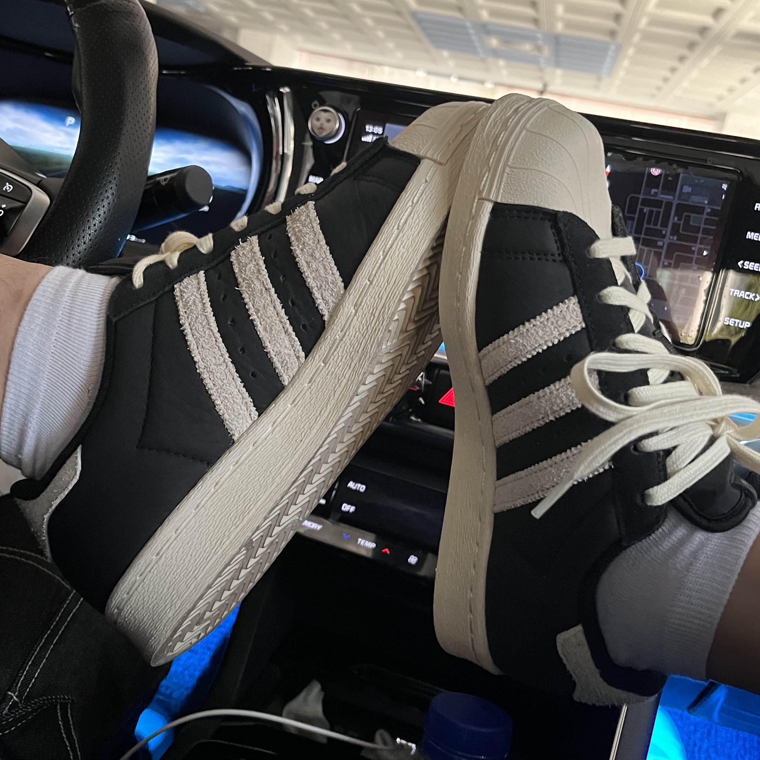 Adidas Superstar 82 Black White 착용 스타일