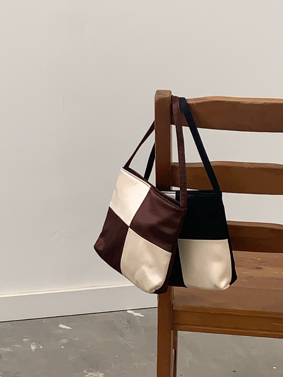 Hai Vera Bag Black Ivory 착용 스타일