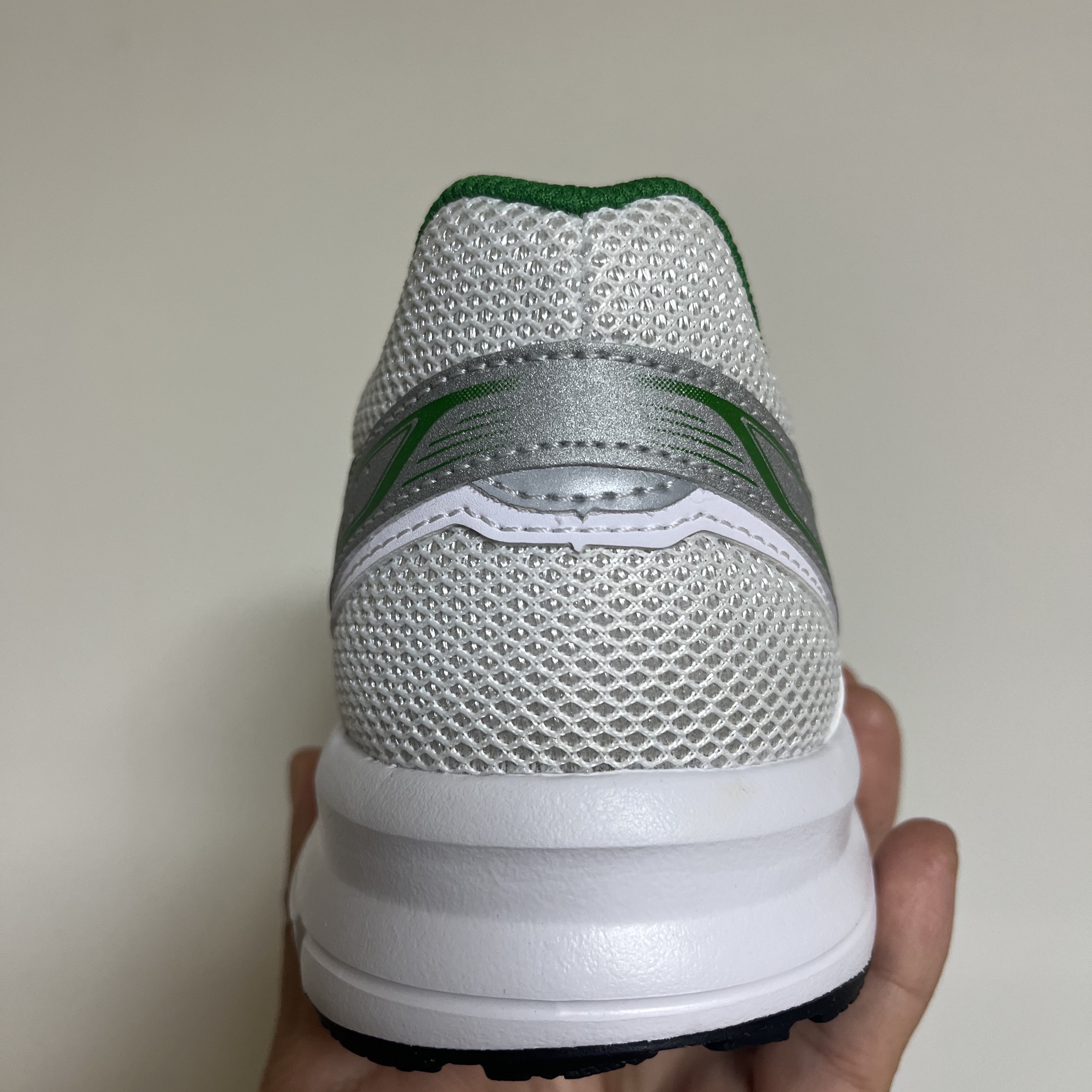 Asics Jog 100 S White Green - 2E Wide 착용 스타일 - 3