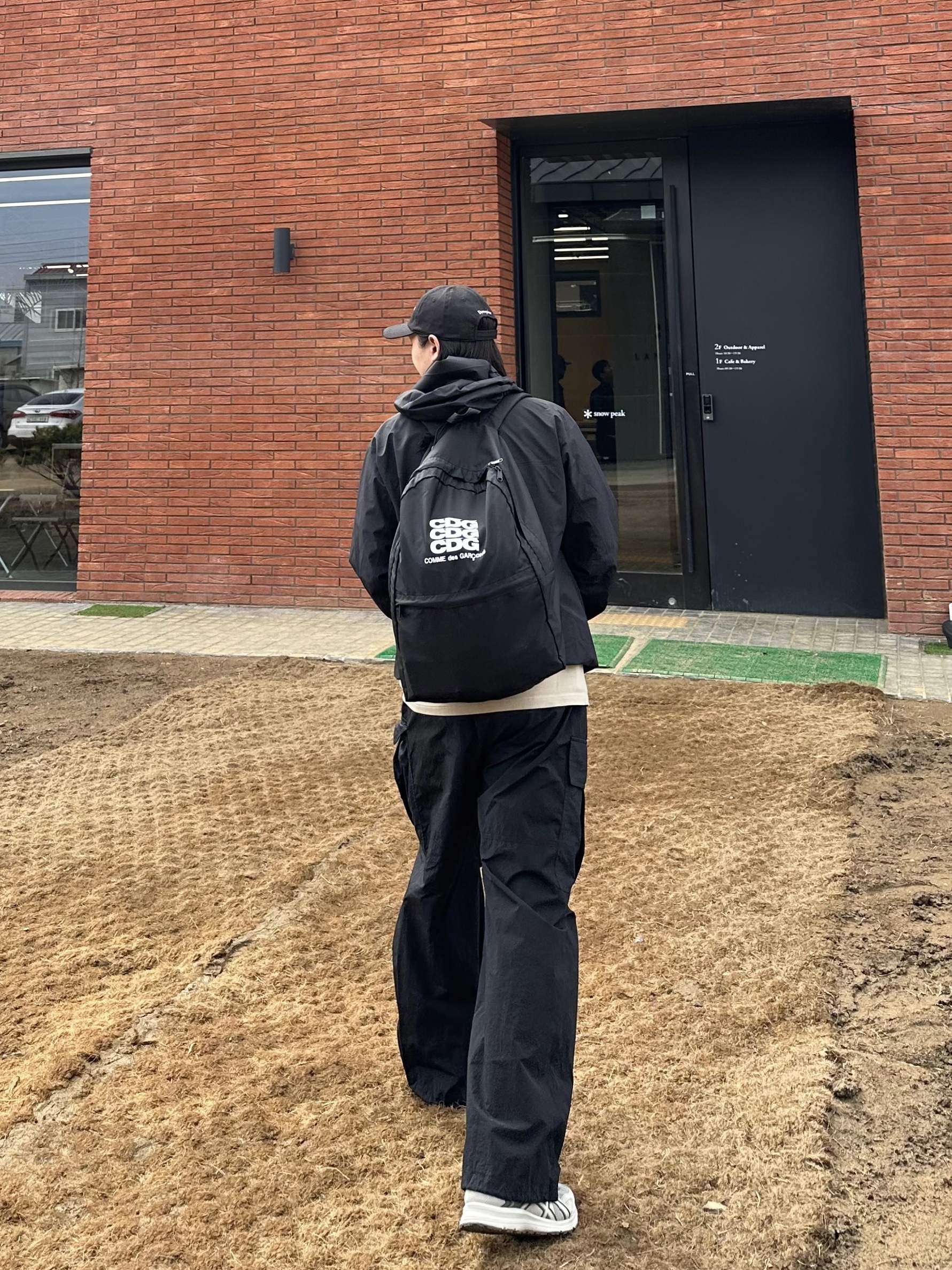 Arc'teryx Beta SL Hybrid Jacket Black, Asics Jog 100 S Birch - 2E Wide 착용 스타일 - 3