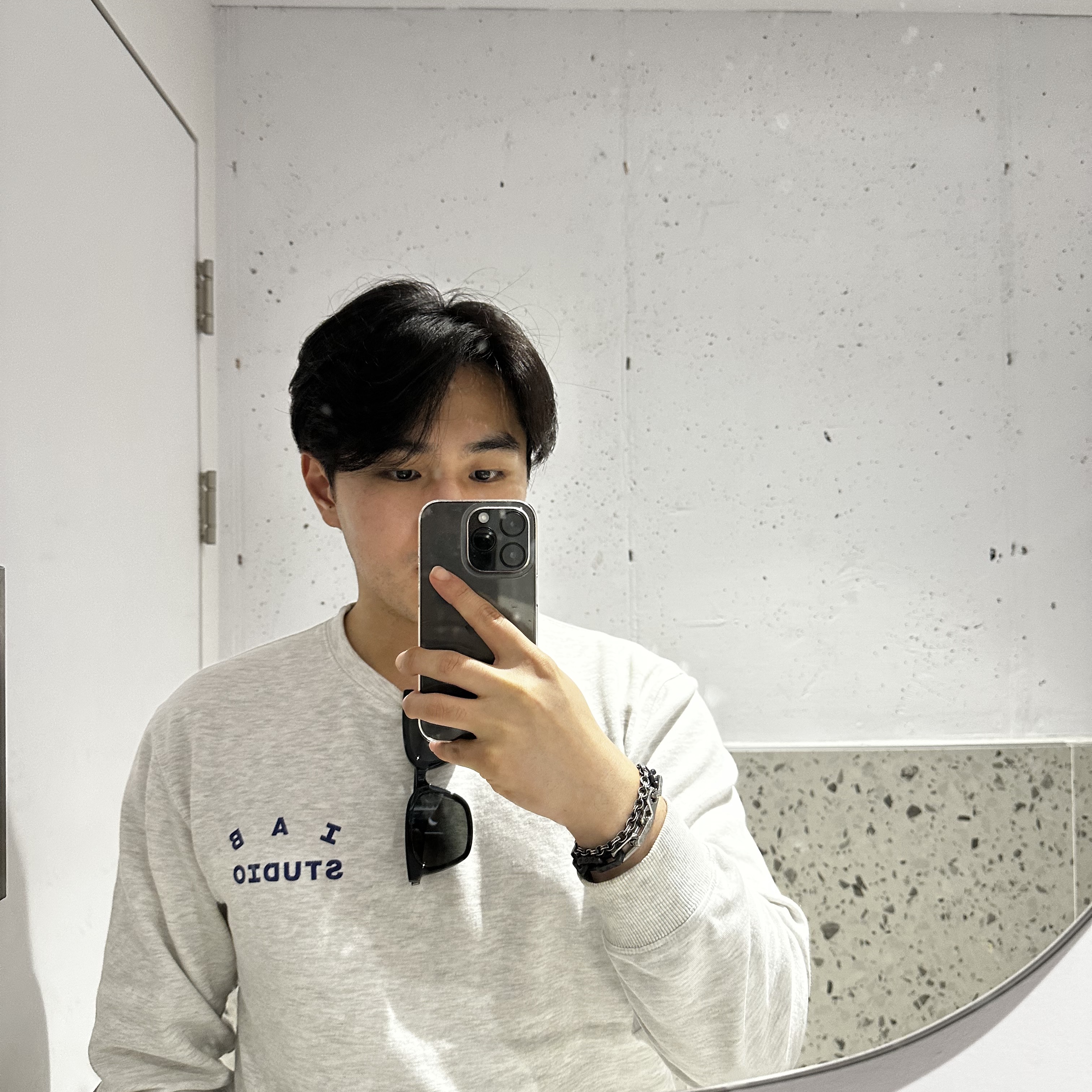 IAB Studio Long Sleeve Light Gray, Louis Vuitton Monogram Chain Bracelet Silver Black 착용 스타일