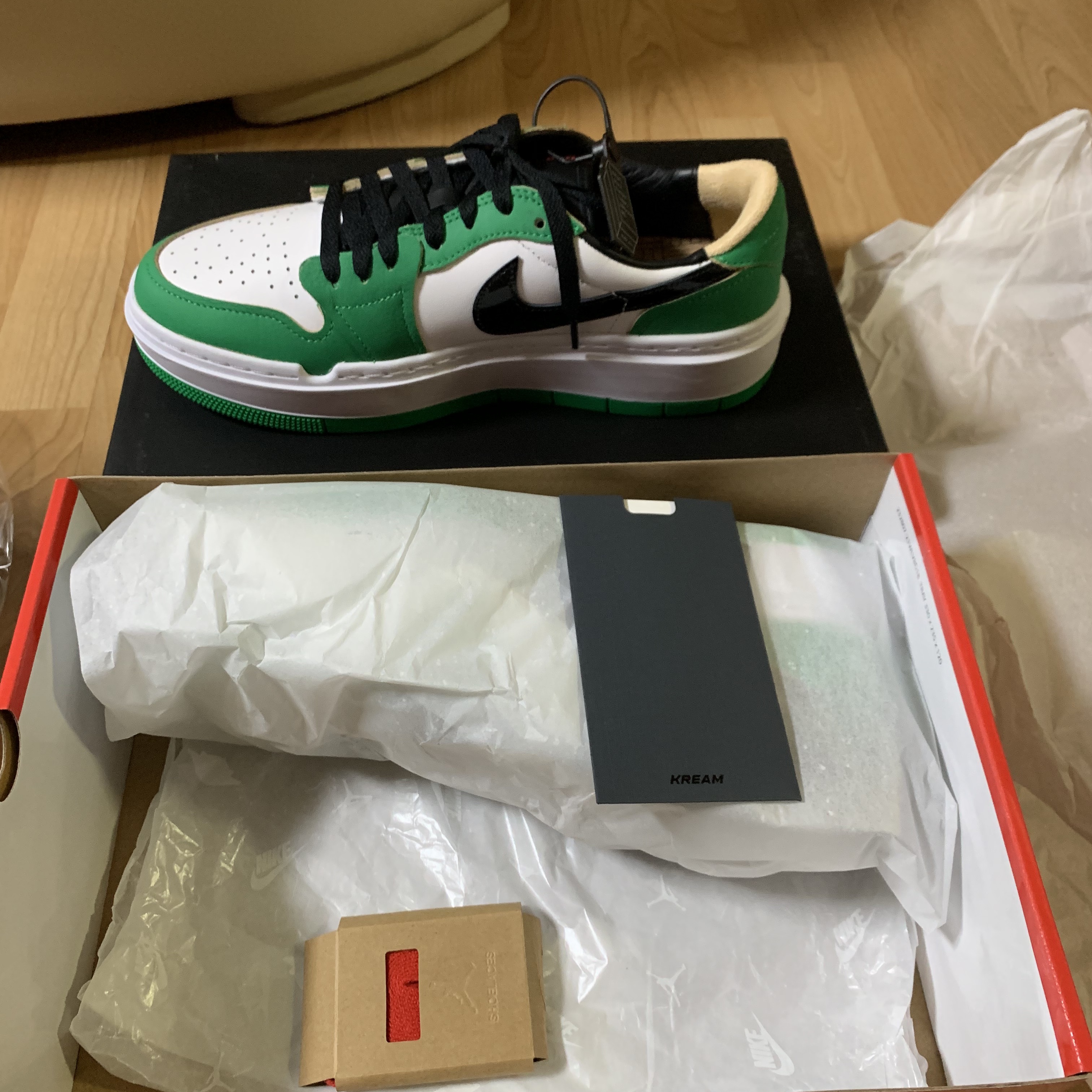 (W) Jordan 1 Elevate Low SE Lucky Green 착용 스타일 - 1