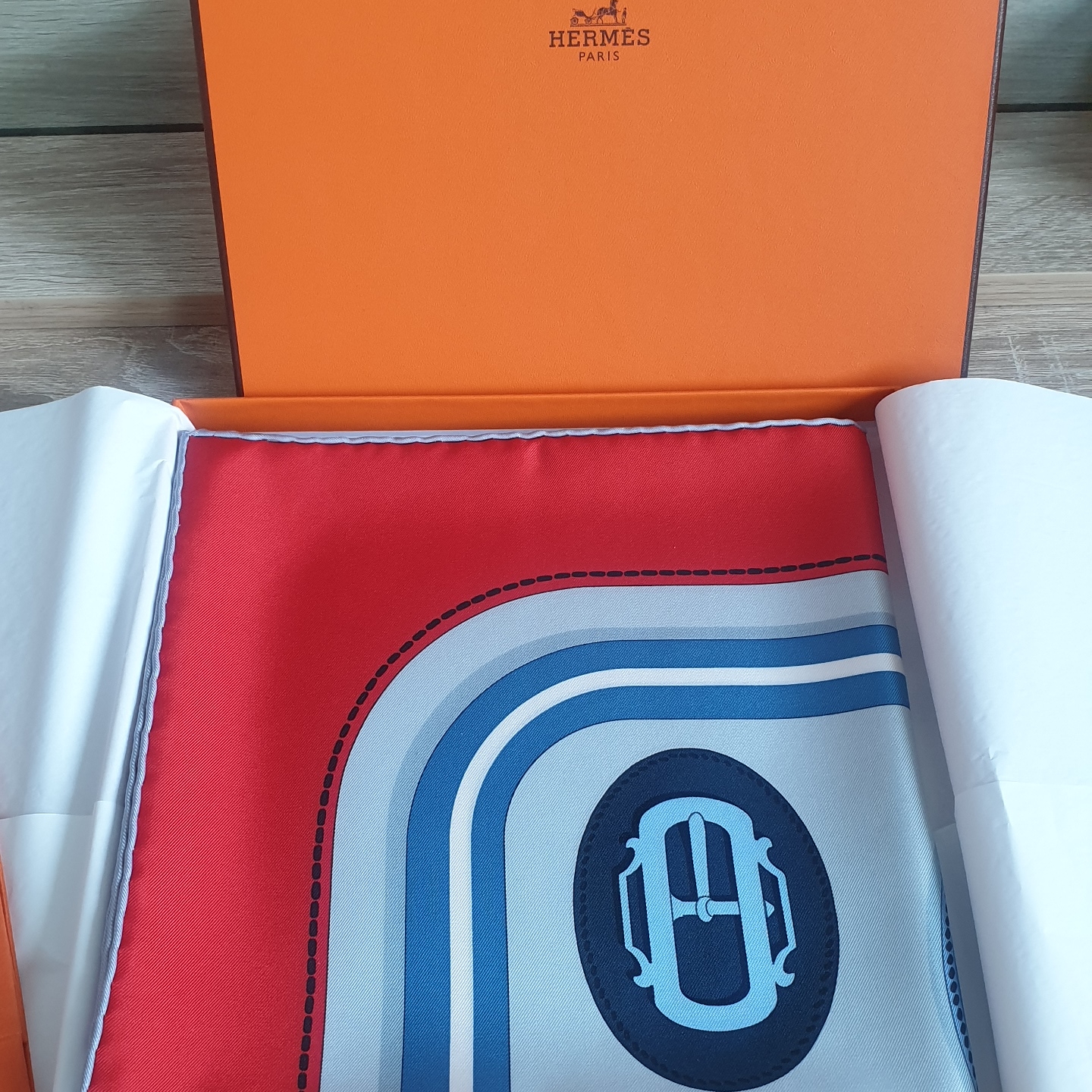 (W) Hermes Carres Sur Mon Nuage Scarf 90 Bleu Moyen Ciel Multicolore 착용 스타일 - 2