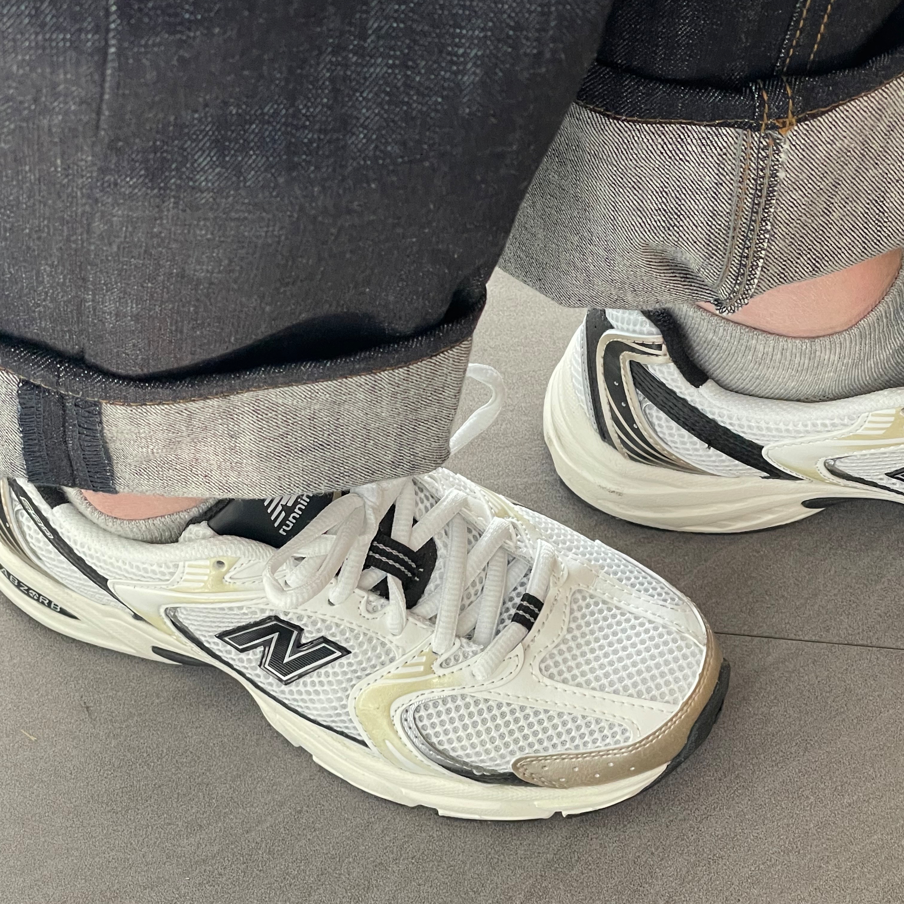 New Balance 530 White Gold 착용 스타일 - 2
