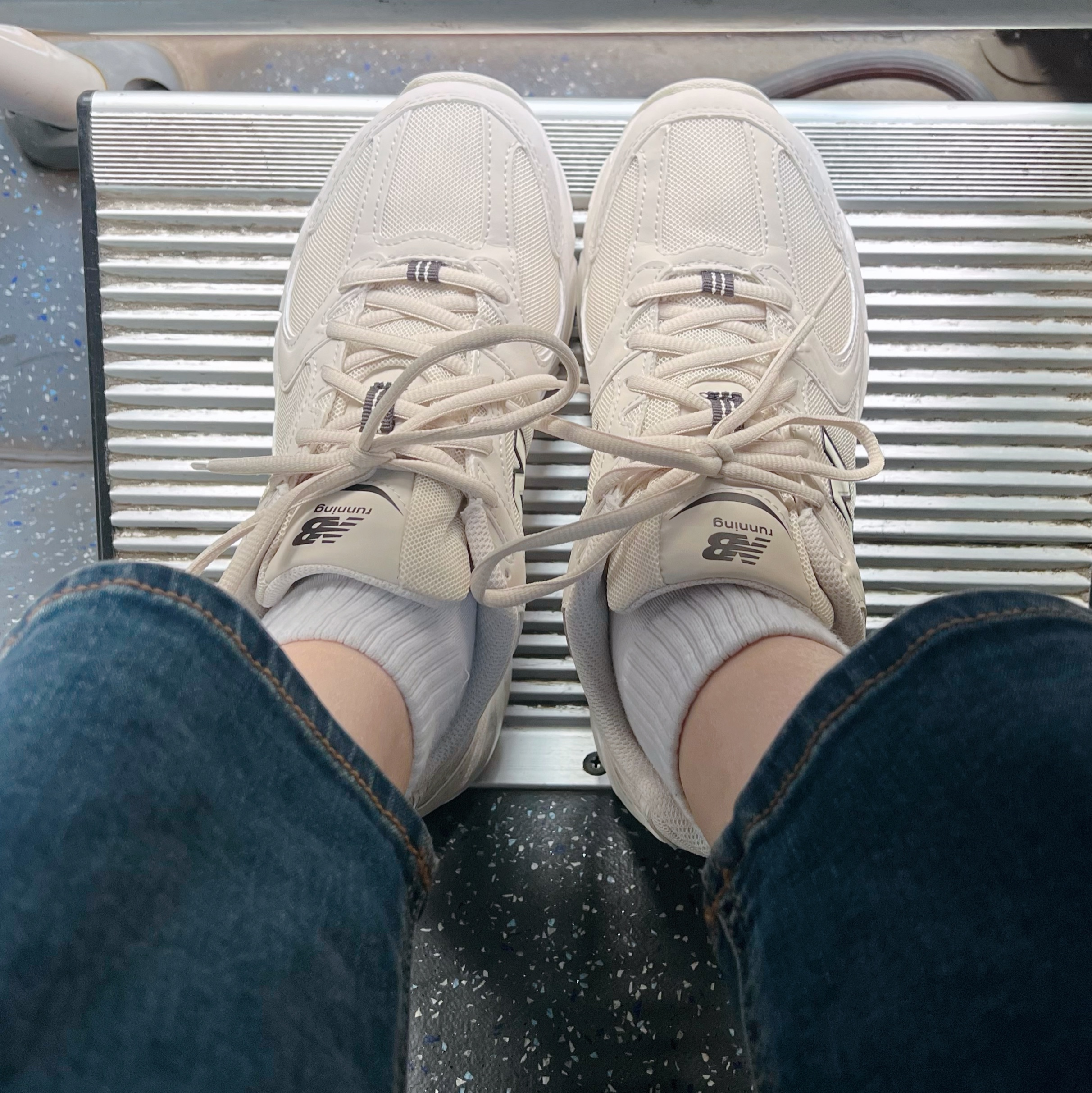 New Balance 530 Ivory 착용 스타일 - 1