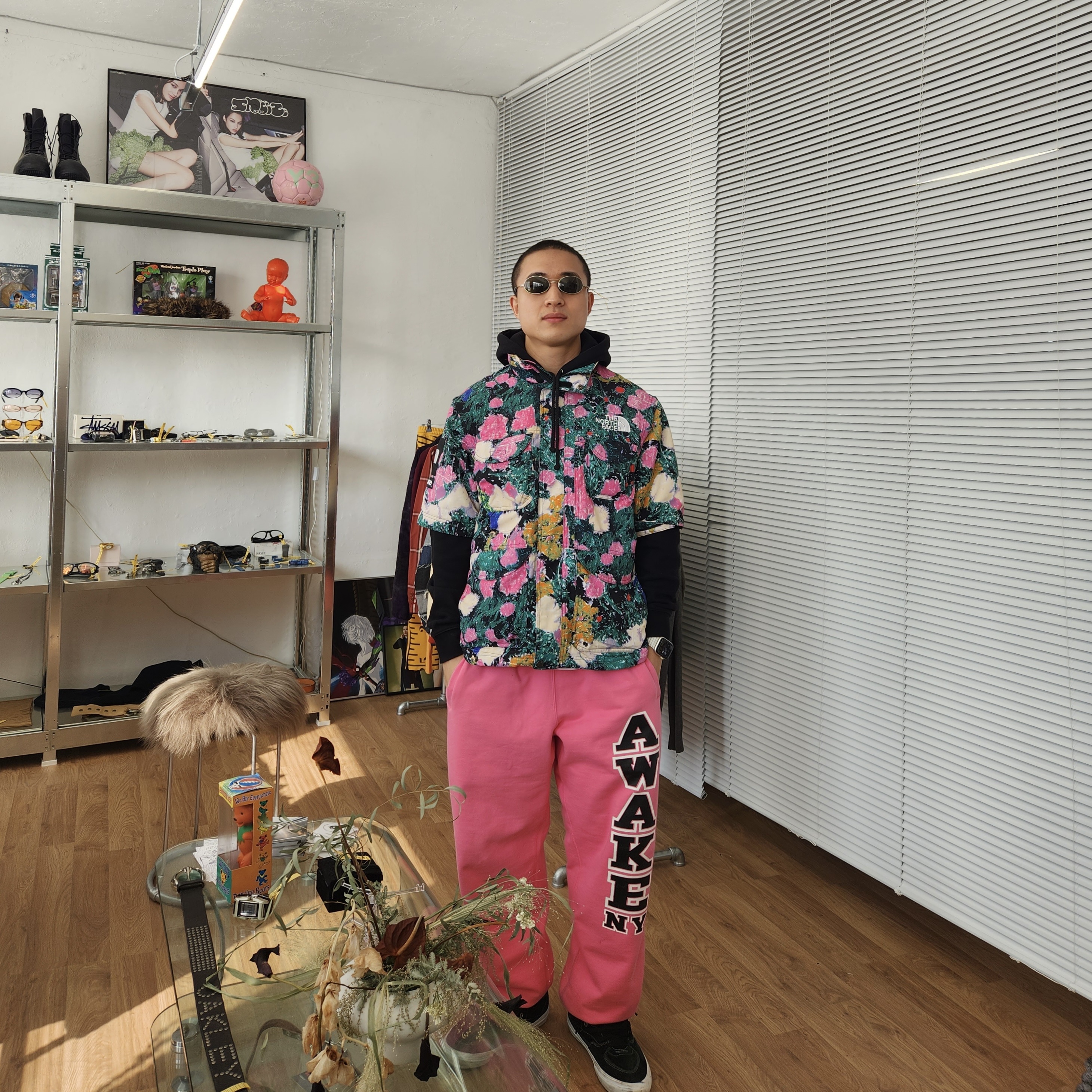 Supreme x The North Face Trekking Convertible Jacket Flowers - 22SS, Vans Half Cab Pro Black White 착용 스타일 - 1