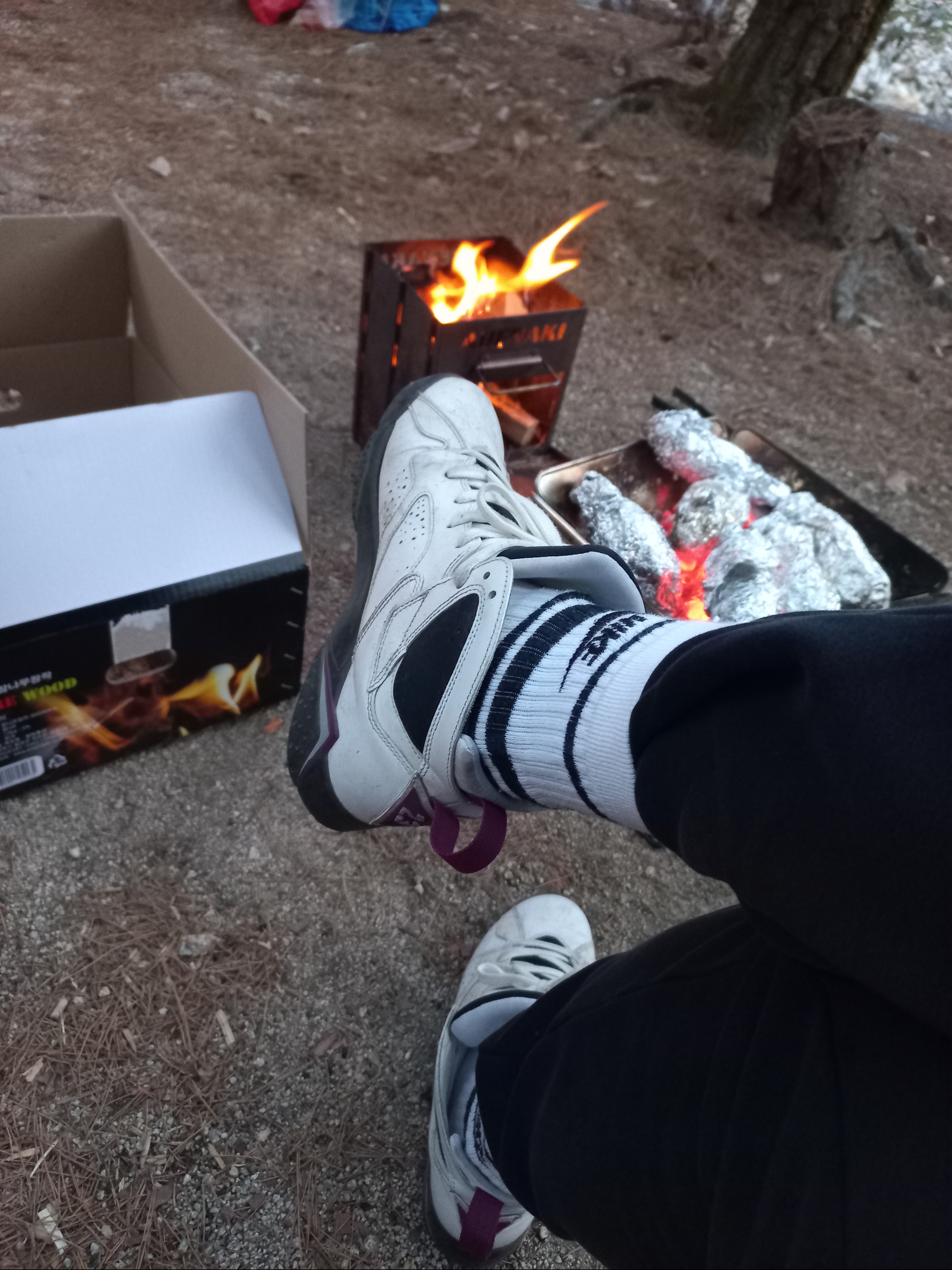 (GS) Jordan 7 Retro Fuchsia Glow 착용 스타일 - 1