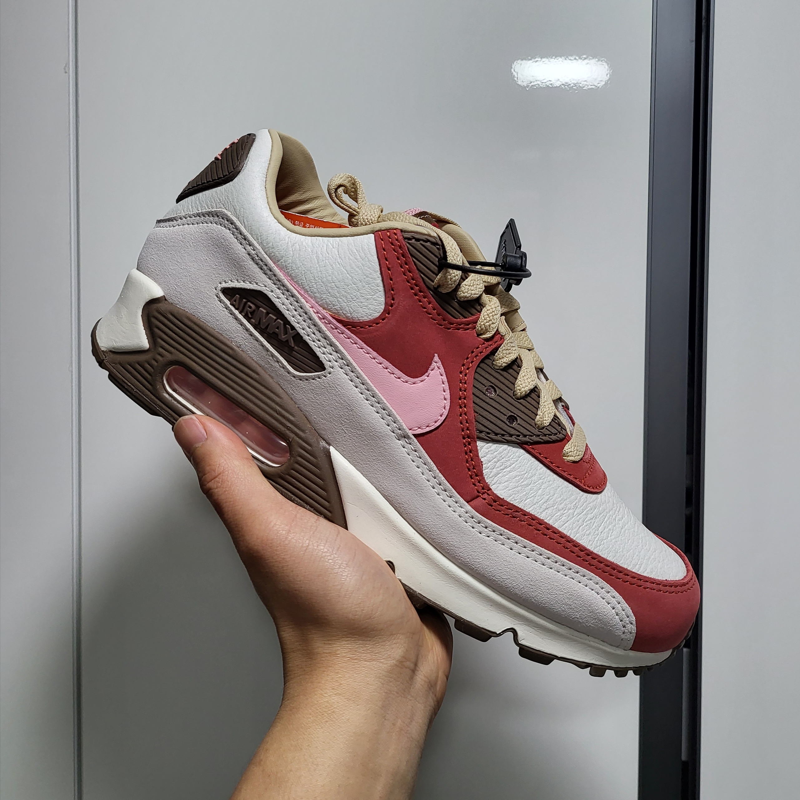 Nike Air Max 90 NRG Bacon 착용 스타일